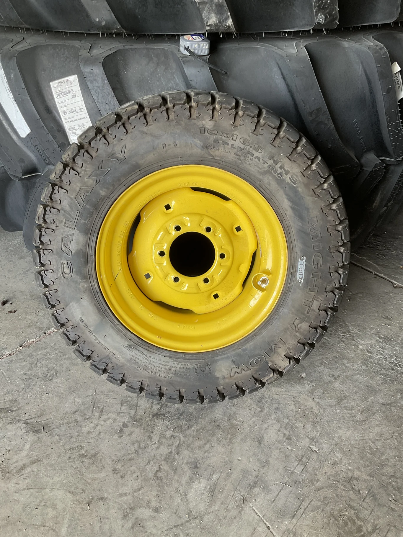Take-Off 10 x 16.5 129A2 Galaxy Mighty Mow TL R-3 95-100% On 8.25 x 16.5 6-6-4.62 5"BS Yellow