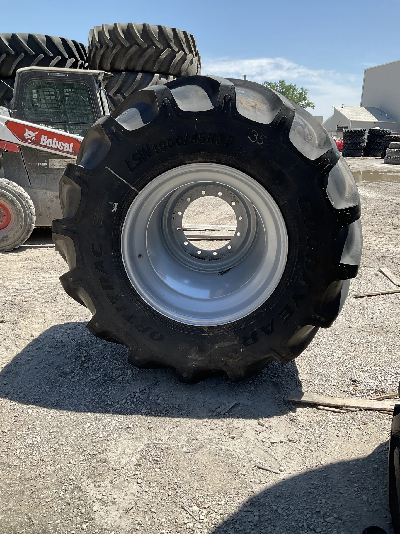 Take-off LSW1000/45R32 184D Goodyear Optitrac TL R-1W 95-100% On 36 x 32 12-16.732-14.620 28"BS
