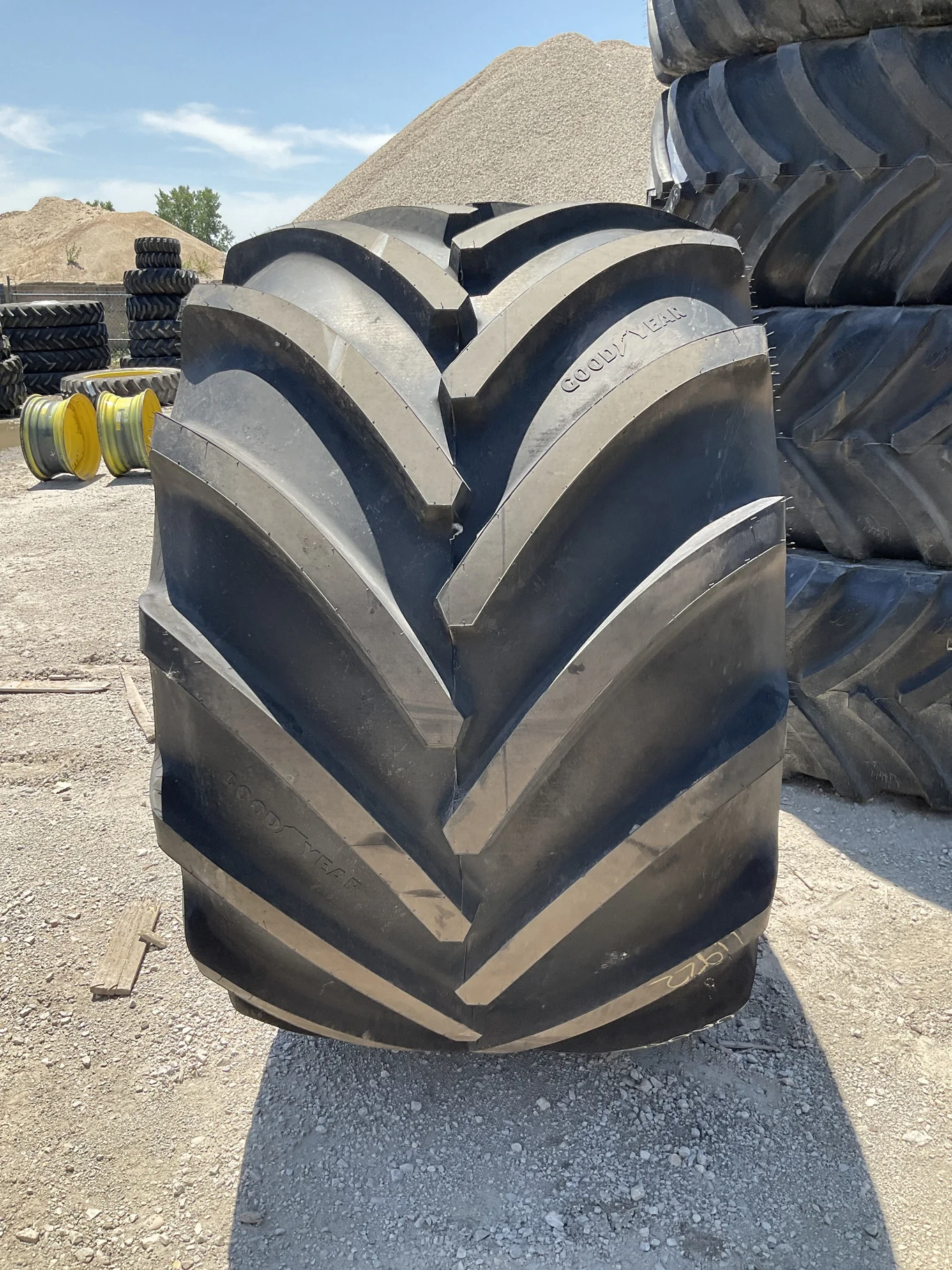 Take-off LSW1000/45R32 184D Goodyear Optitrac TL R-1W 95-100% On 36 x 32 12-16.732-14.620 28"BS image 2