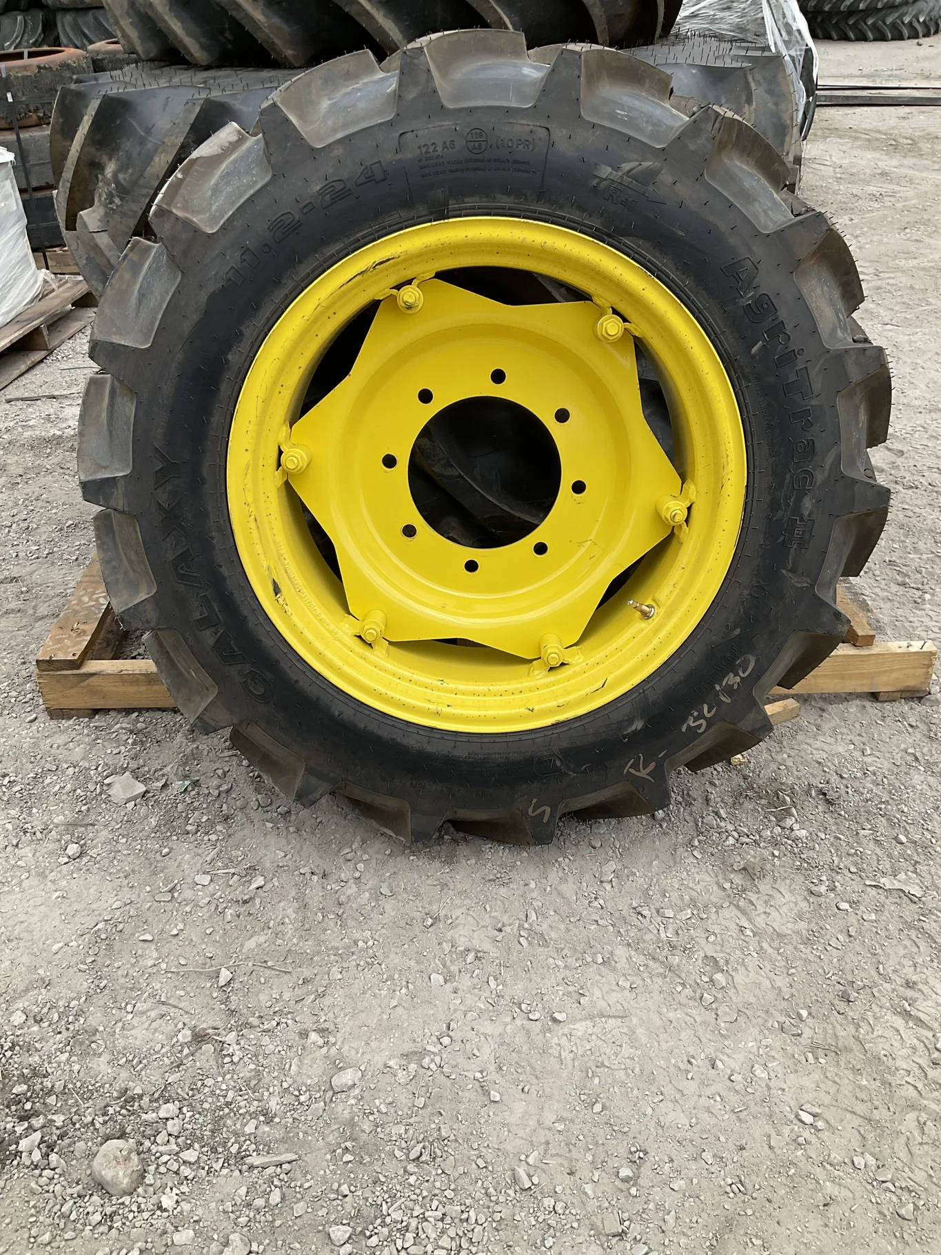 Take-Off 11.2-24 122A6 Galaxy Agritrac2 TL R-1 95-100% On 10 x 24 8-10.82-8.78 7"BS Yellow