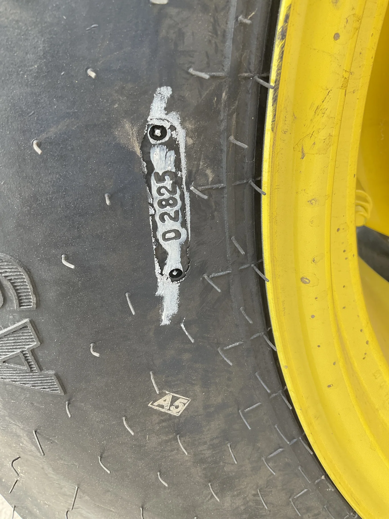 Take-Off 16.9-28 129A6 Galaxy Agritrac2 TL R-1 95-100% On 15 x 28 8-8-6 8"BS WIL Yellow 4/2 Clamp image 3