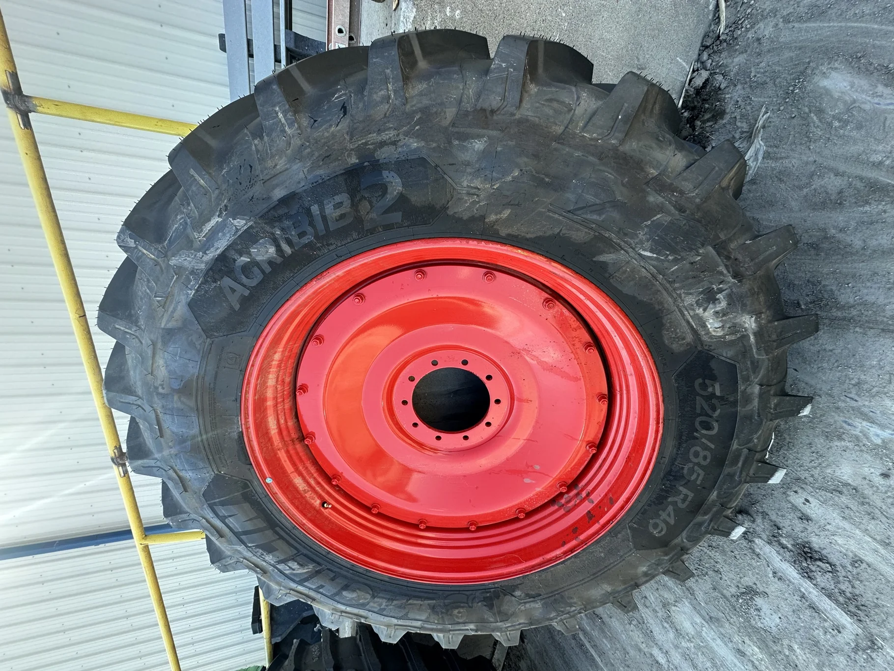 Take-Off 480/80R50 164B Michelin AgriBib 2 R-1W TL On 15 x 50 10-13.1875 Fendt Red Wheel