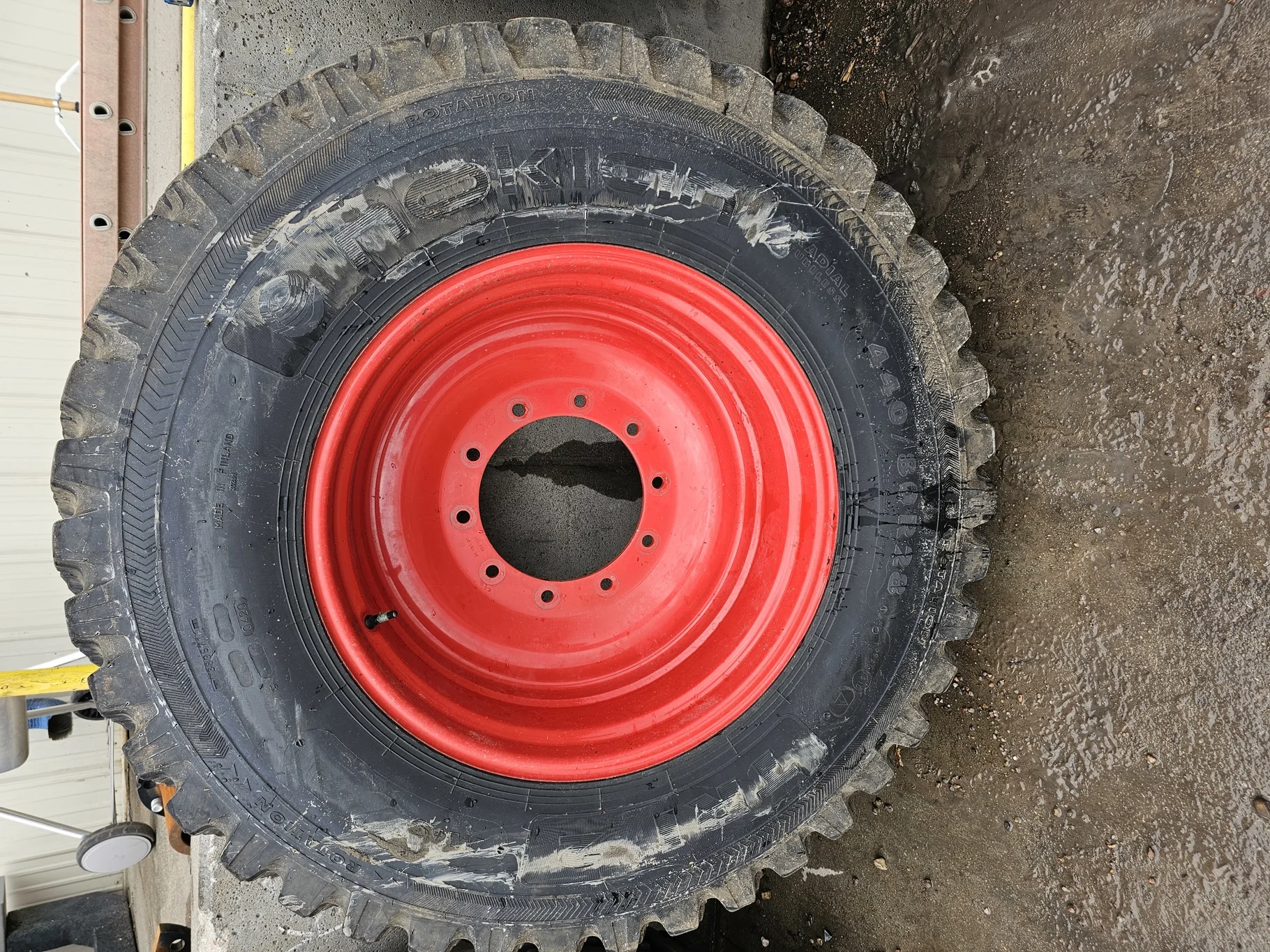 Used 440/80R28 Nokian TRI-2 Steel Belted (156A8/151D) TL 90% on a 15 x 28 10-13.19-11.07 Fendt Red image 2