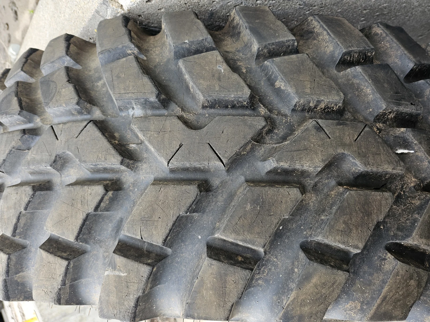 Used 440/80R28 Nokian TRI-2 Steel Belted (156A8/151D) TL 90% on a 15 x 28 10-13.19-11.07 Fendt Red image 3
