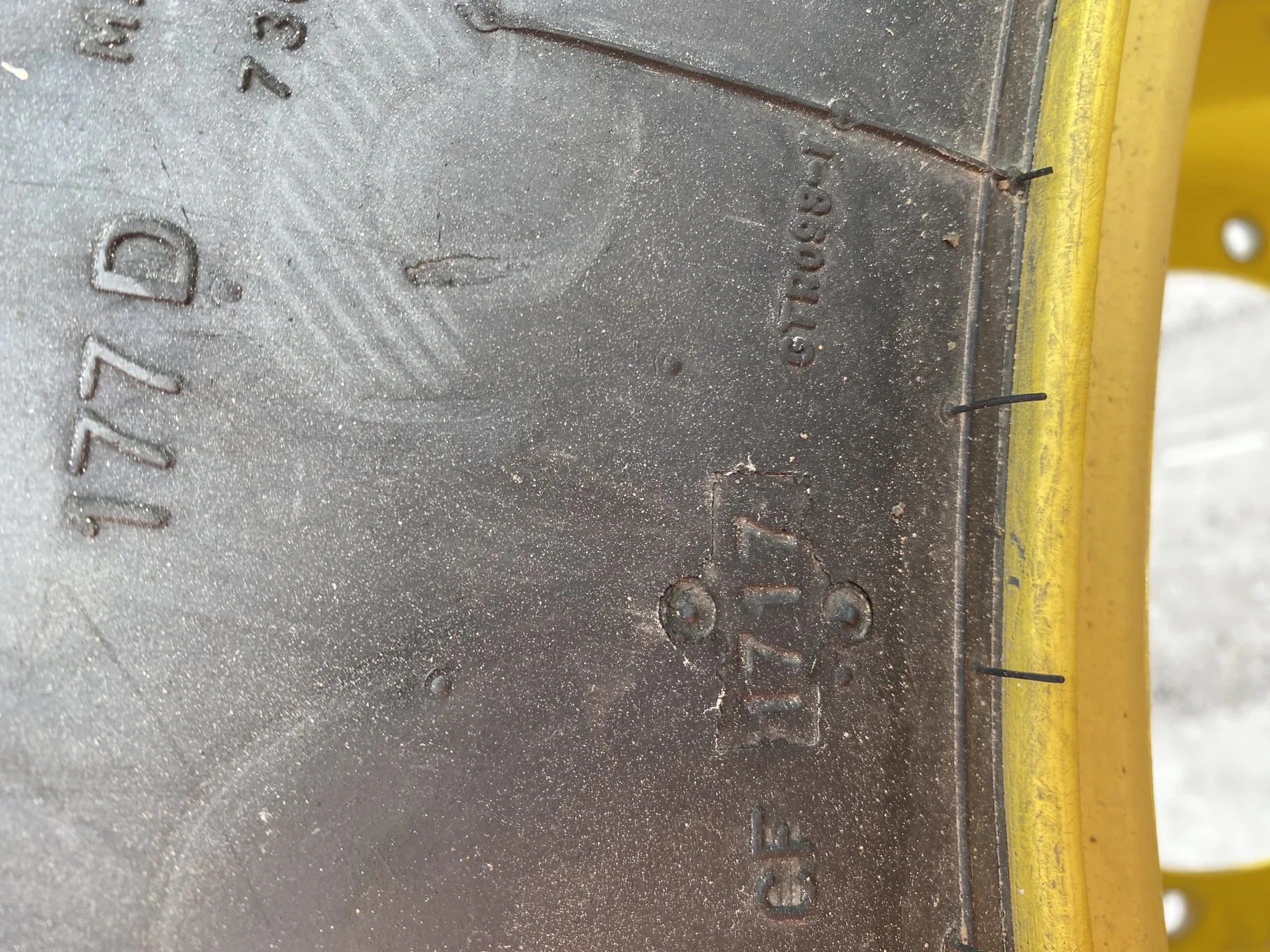 Used LSW 710/60R30 Goodyear Super Traction Radial (177D) 85% mounted on 25 x 30 JD Yellow 12 B image 4