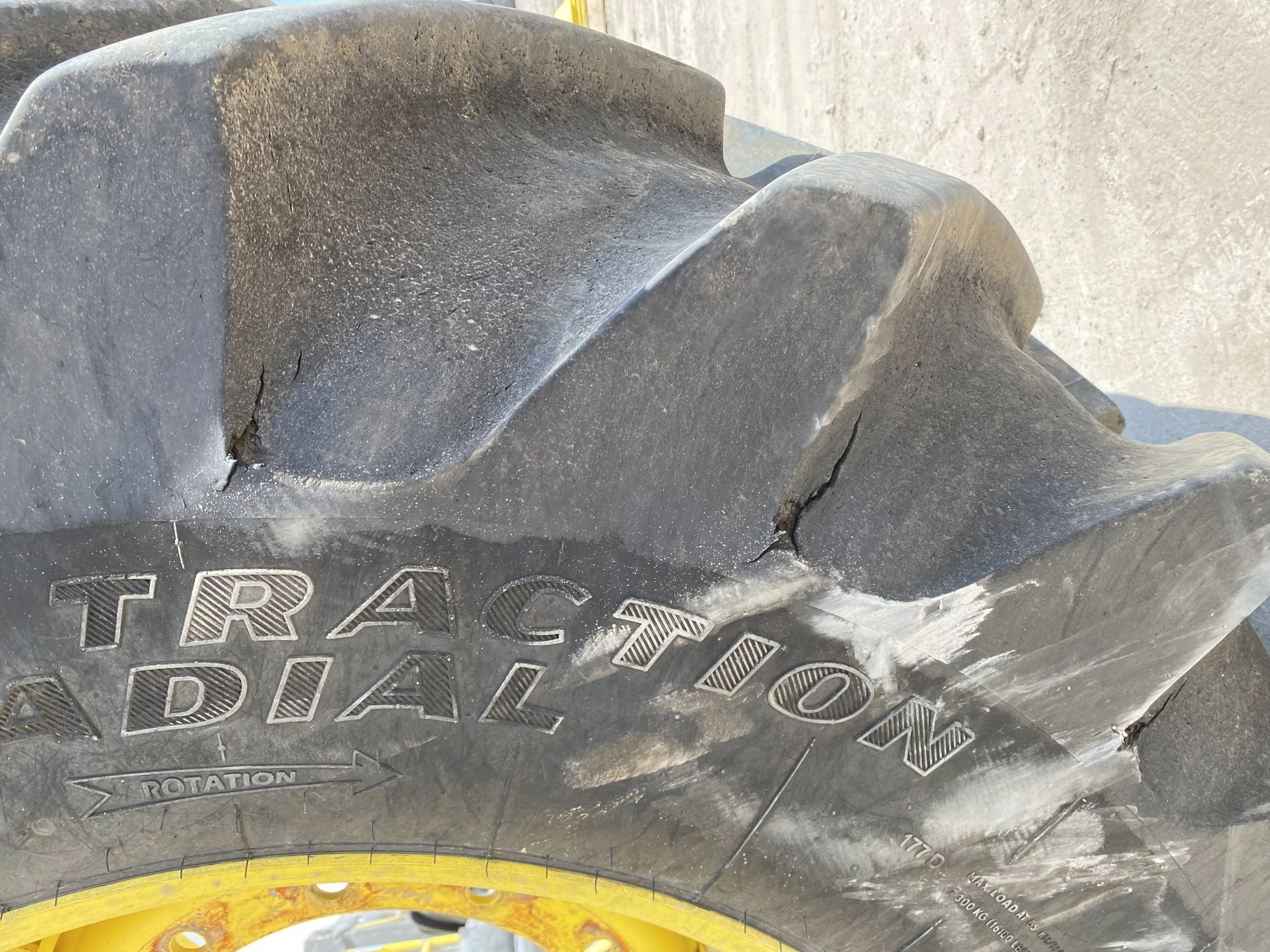 Used LSW 710/60R30 Goodyear Super Traction Radial (177D) 85% mounted on 25 x 30 JD Yellow 12 B image 8