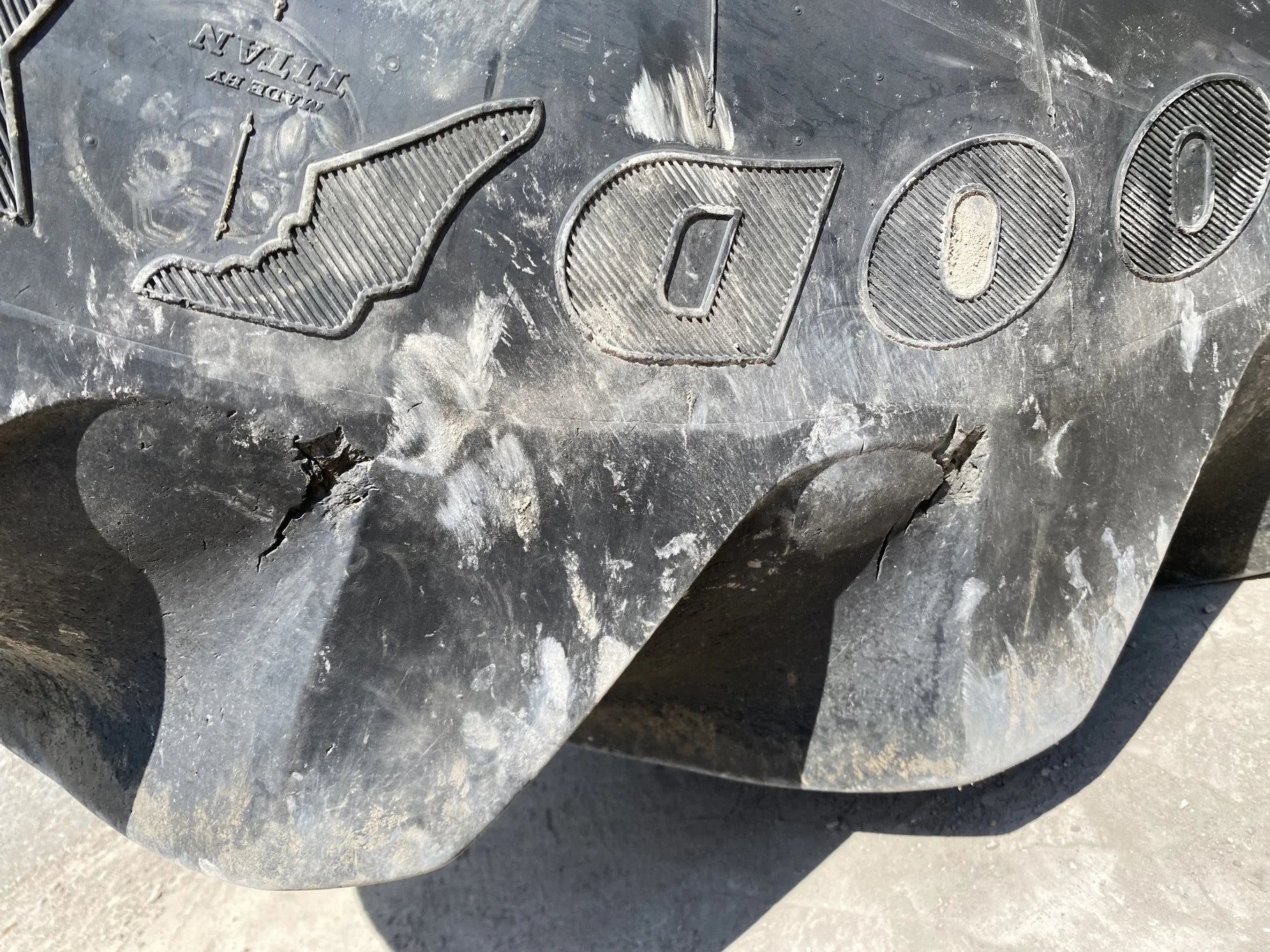 Used LSW 710/60R30 Goodyear Super Traction Radial (177D) 85% mounted on 25 x 30 JD Yellow 12 B image 7