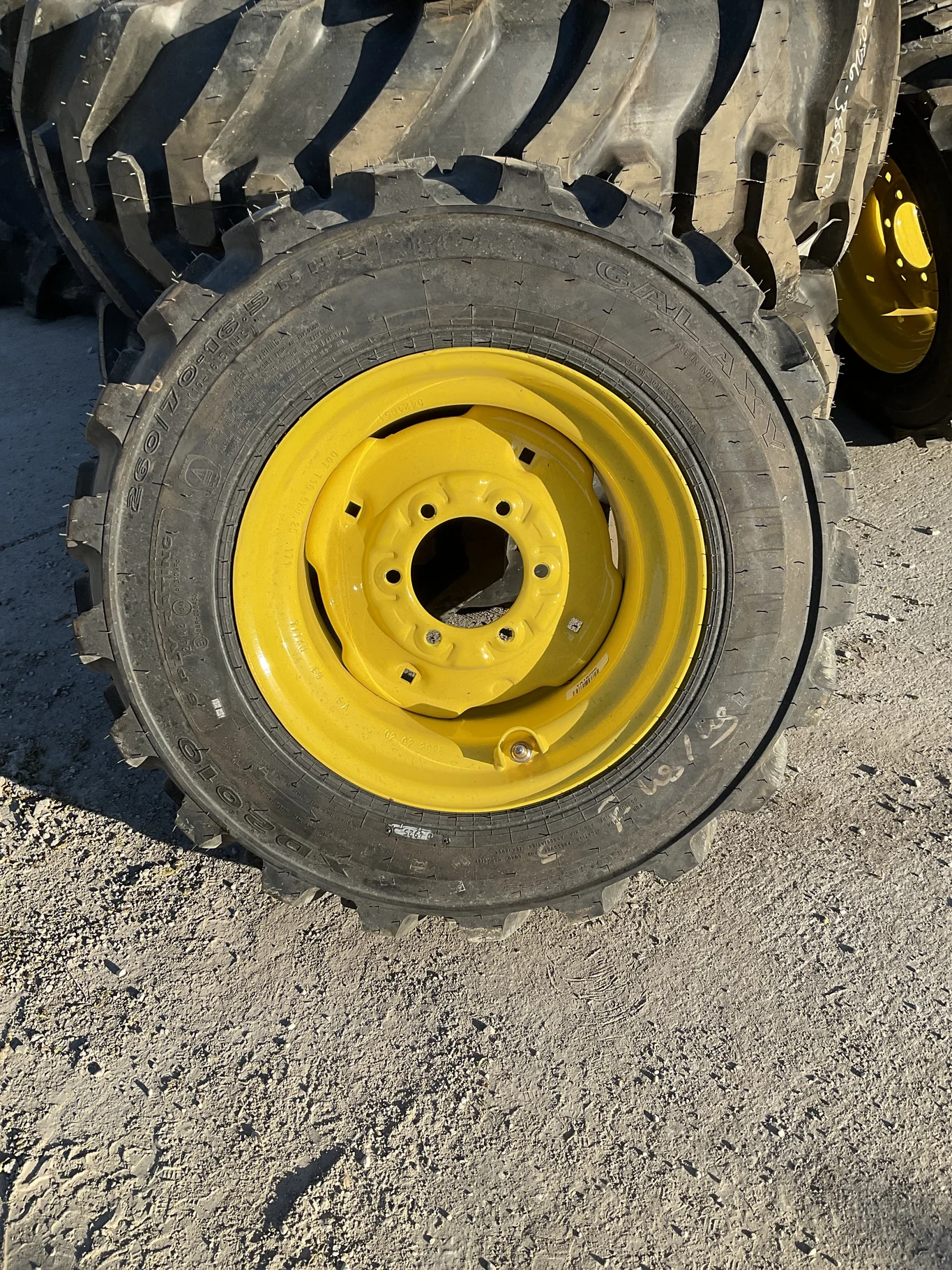 Take-Off 260/70-16.5 124A2 Galaxy ZD2010 TL R-4 95-100% On 8.25-16.5 6-6-4.62 5.5"BS Titan Yellow