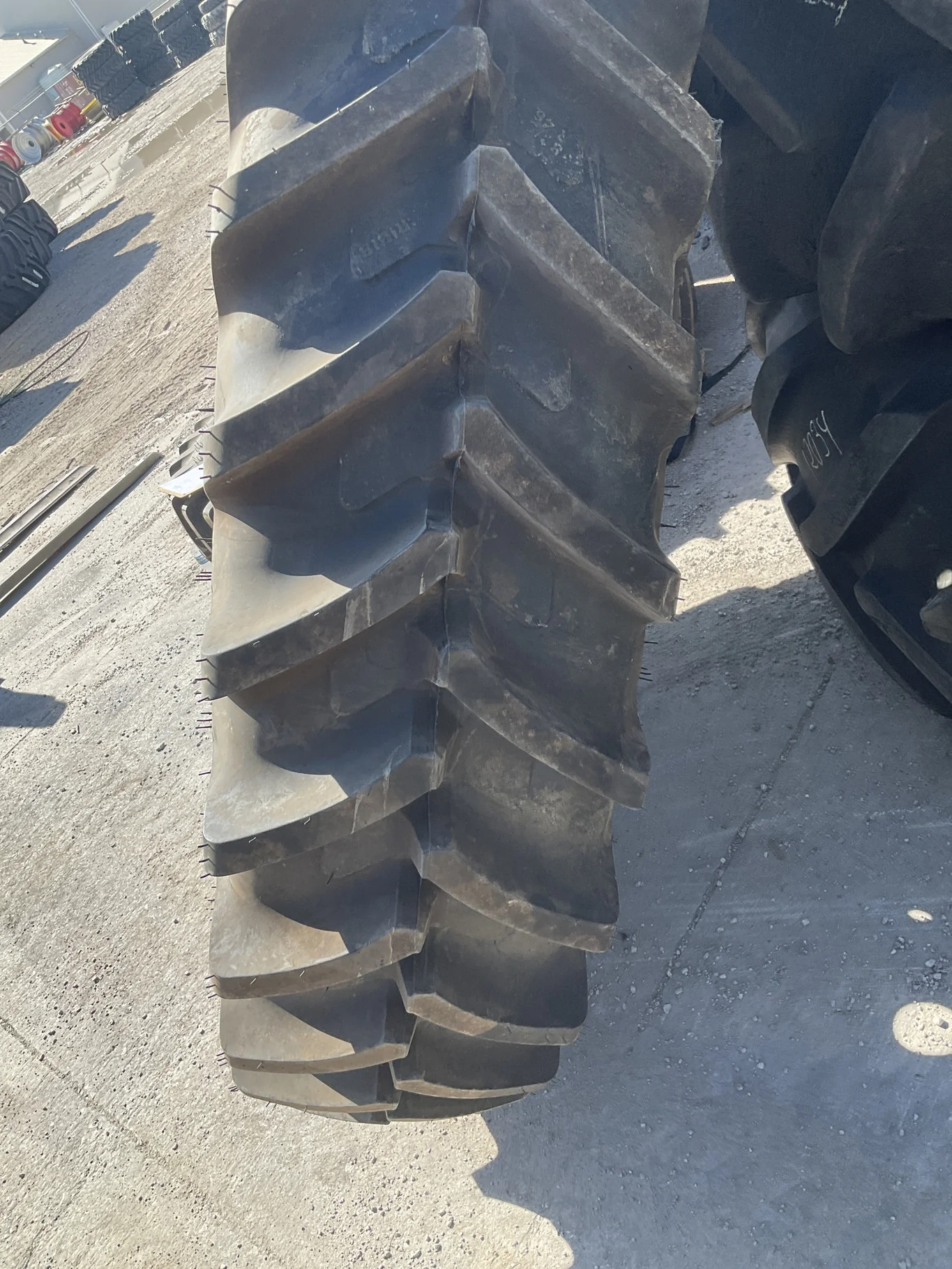 Take-Off IF380/90R46 165A8 Michelin Agribib Row Crop TL R-1W 95-100% on 12 x 46 8-10.82-8.78 R&R image 2
