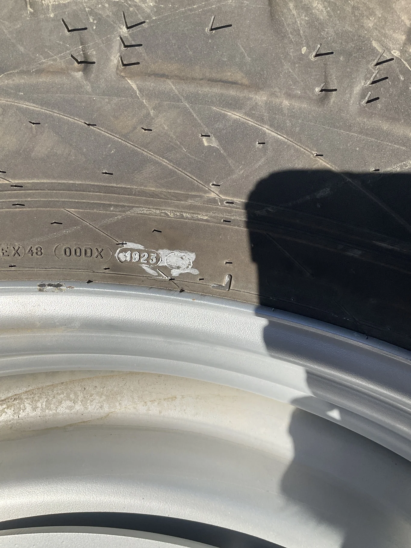 Take-Off IF380/90R46 165A8 Michelin Agribib Row Crop TL R-1W 95-100% on 12 x 46 8-10.82-8.78 R&R image 3
