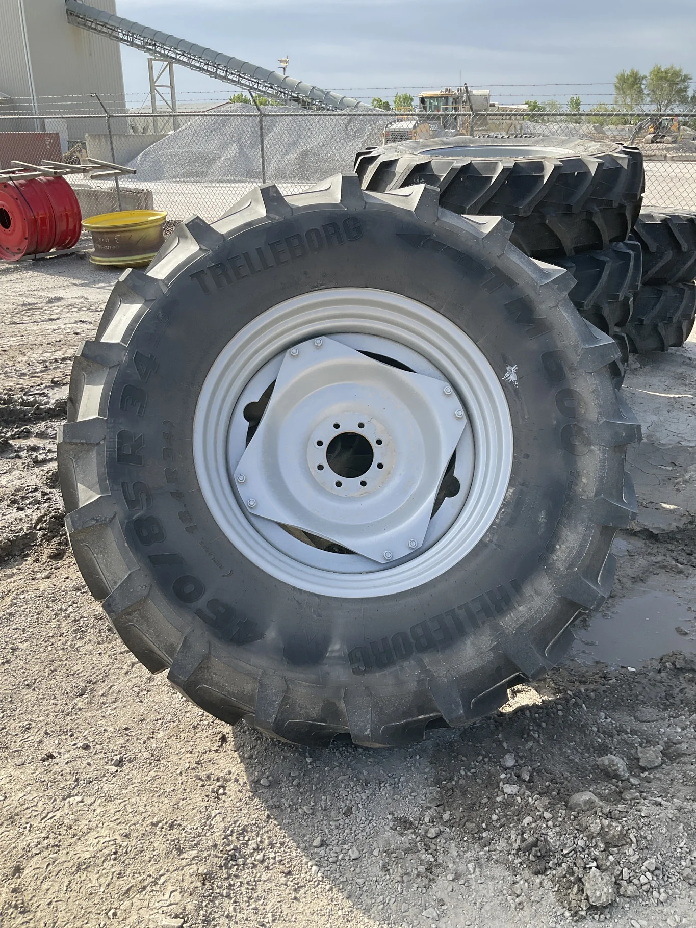 Take-Off 460/85R34 147A8 Trelleborg TM600 TL R-1W 95-100% On 15 x 34 8-8-5.9 12"BS Pronar Silver 4/2