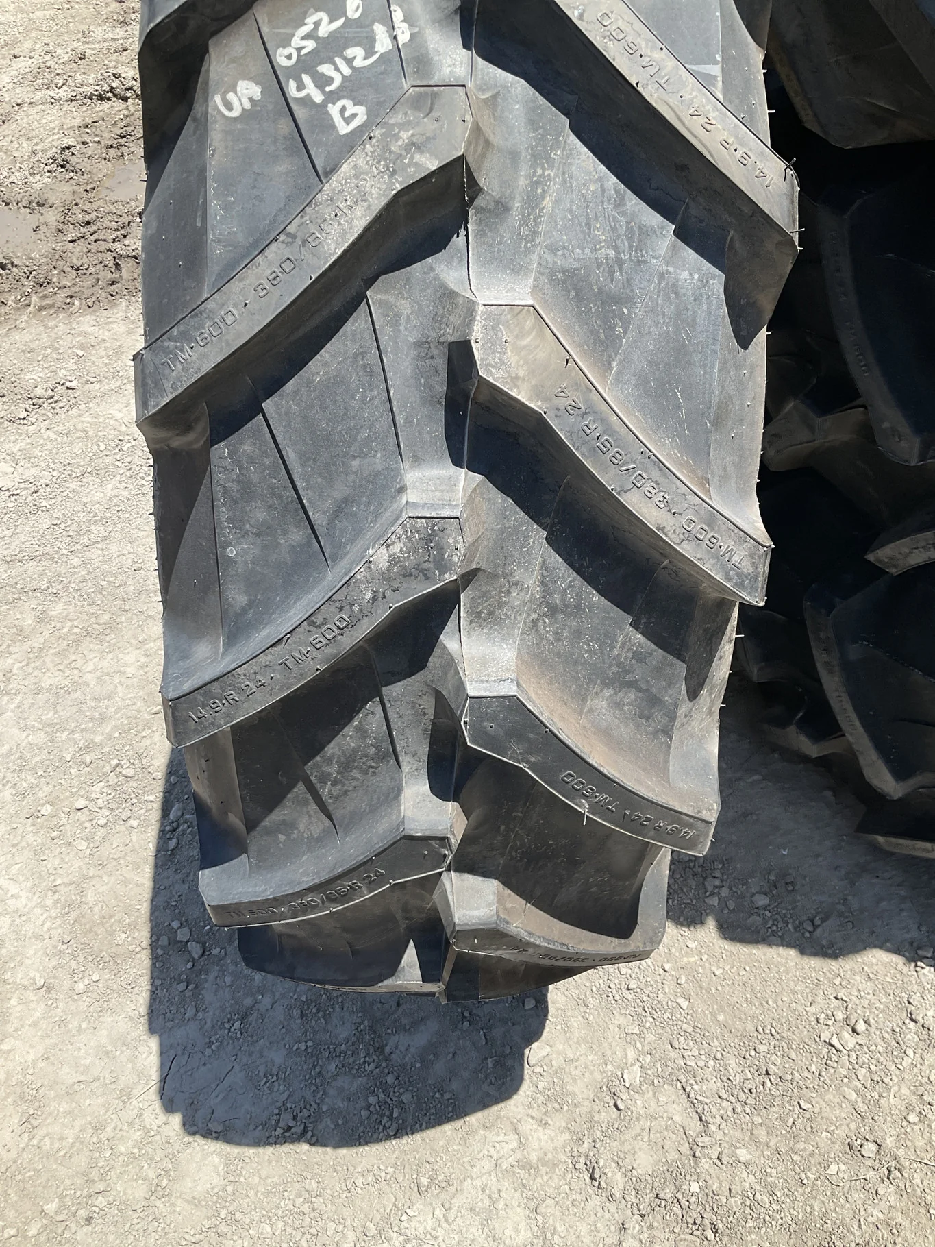 Take-Off 380/85R24 131A8 Trelleborg TM600 TL R-1W 95-100% On 13 x 24 8-10.82-8.78 8"BS Pronar Silver image 2