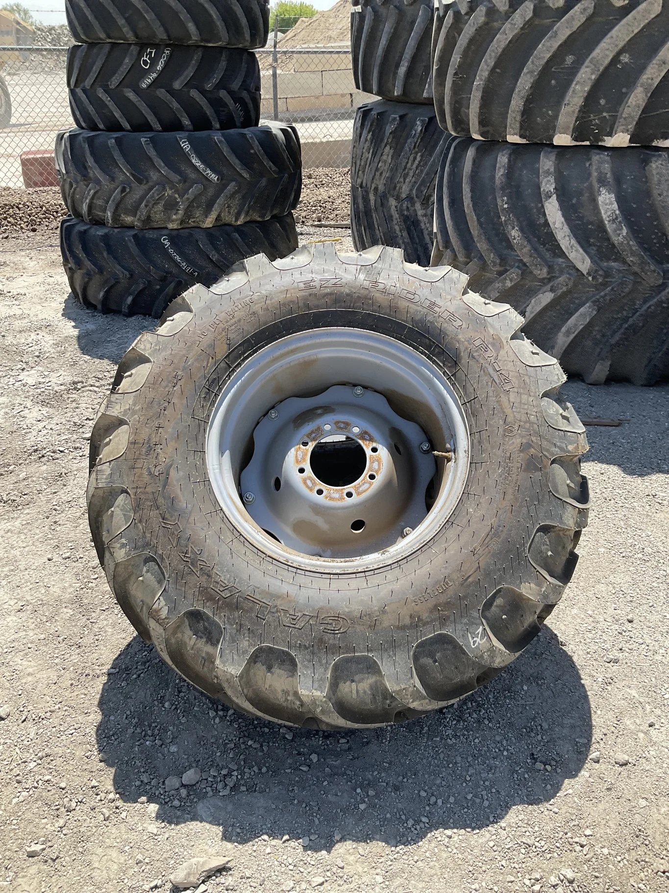 Take-Off 19.5L-24 146A8 Galaxy EZ Rider TL R-4 95-100% On 15 x 24 8-8-6 12"BS Titan Silver 6 Clamp