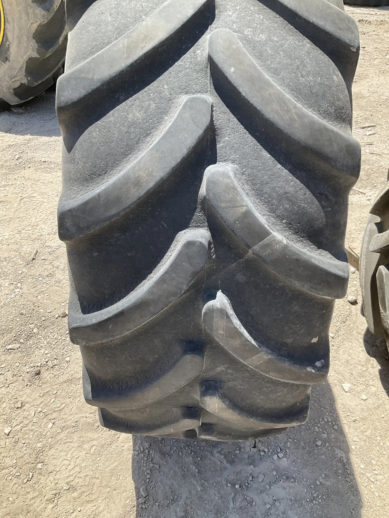 Used 540/65R30 150A8 Firestone Radial 9000 TL R-1W 65-70% On 15 x 30 12-16.732-14.04 Waffle 2 Bolt image 6