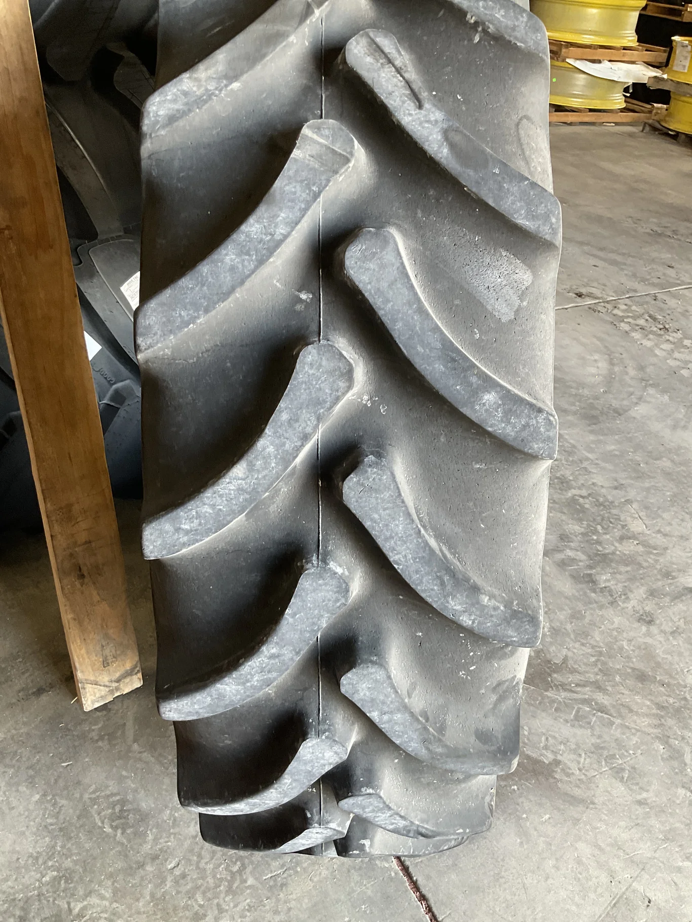 Used 420/85R34 147B Firestone Radial ATDT TL R-1W 75-80% On 15 X 34 12-19.685-17.651 12"BS Titan image 2