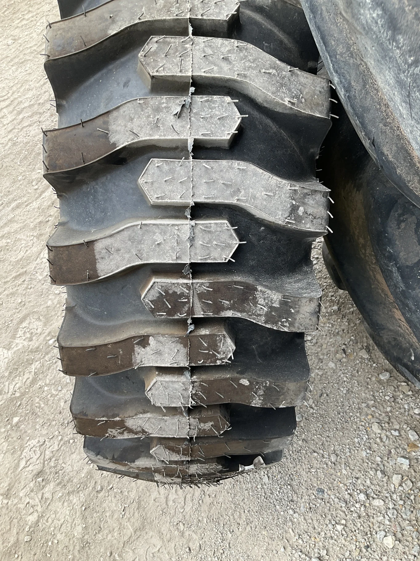 Take-Off 12.5-80-18 6ply Goodyear Contractor-T TL R-4 95-100% On 9 x 18 8-10.82-8.78 6.5"BS Moveero image 2