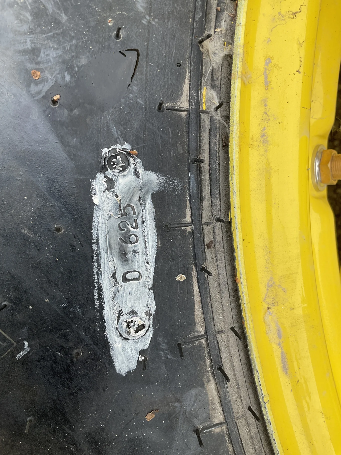 Take-Off 16.9-28 129A6 Galaxy AgriTrac2 TL R-1W 95-100% On 15 28 8-8-6 6.5"BS JD AG Yellow 4/2 Clamp image 3