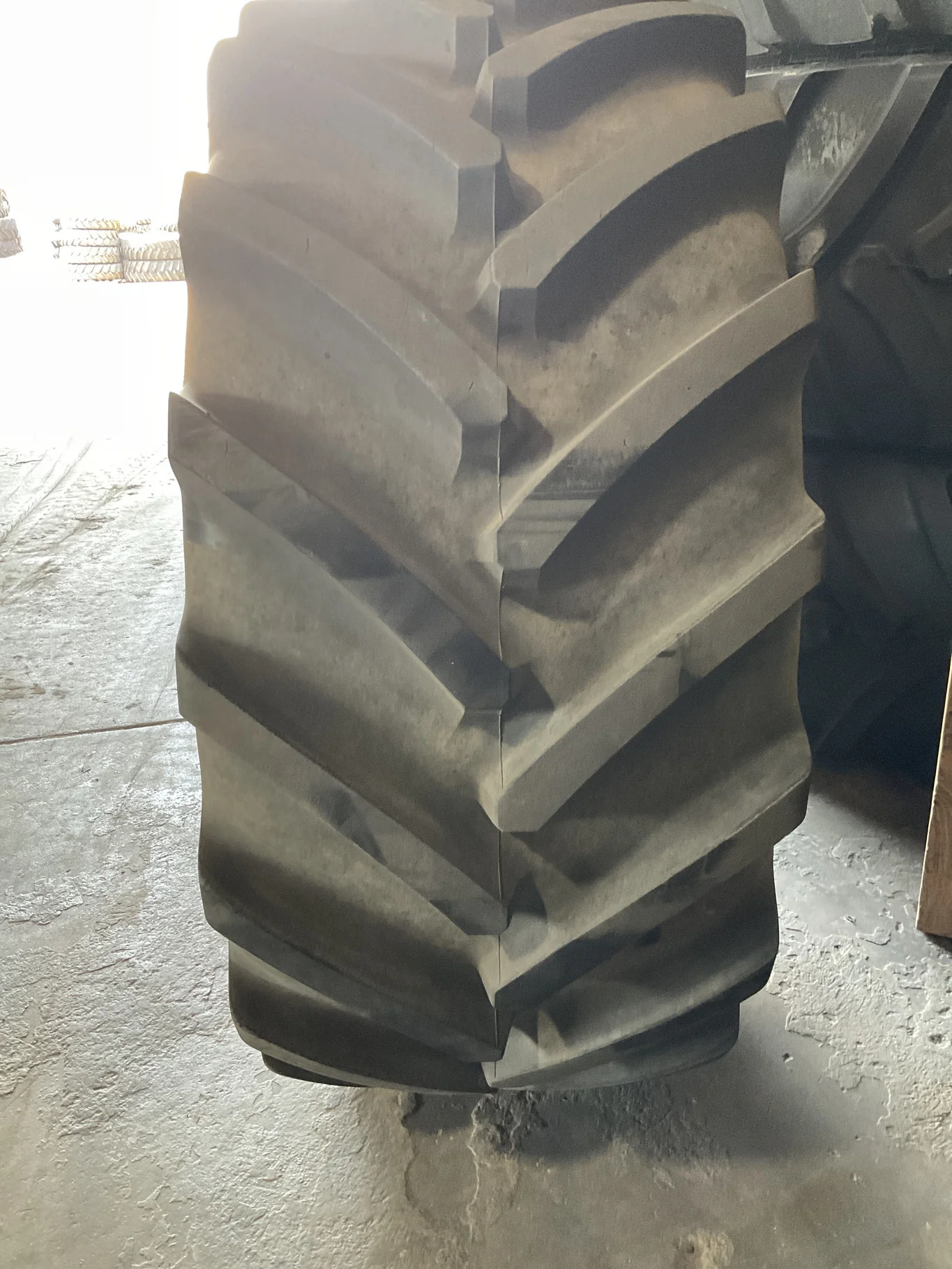 Used VF650/60R34 168D Michelin Axiobib2 TL R-1W 90-95% On 23 x 34 12-16.732-14.040 10"BS Fendt Red image 2