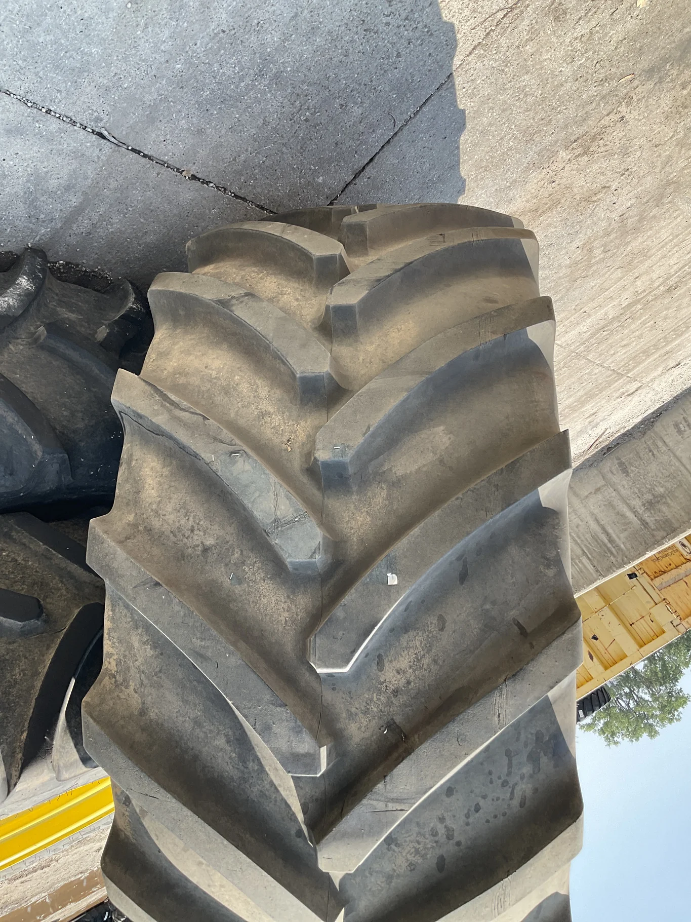 Used VF900/60R42 189D Michelin Axiobib2 TL R-1W 95-100% On 28 x 42 10-13.19-11.07 14"BS Fendt Red image 2