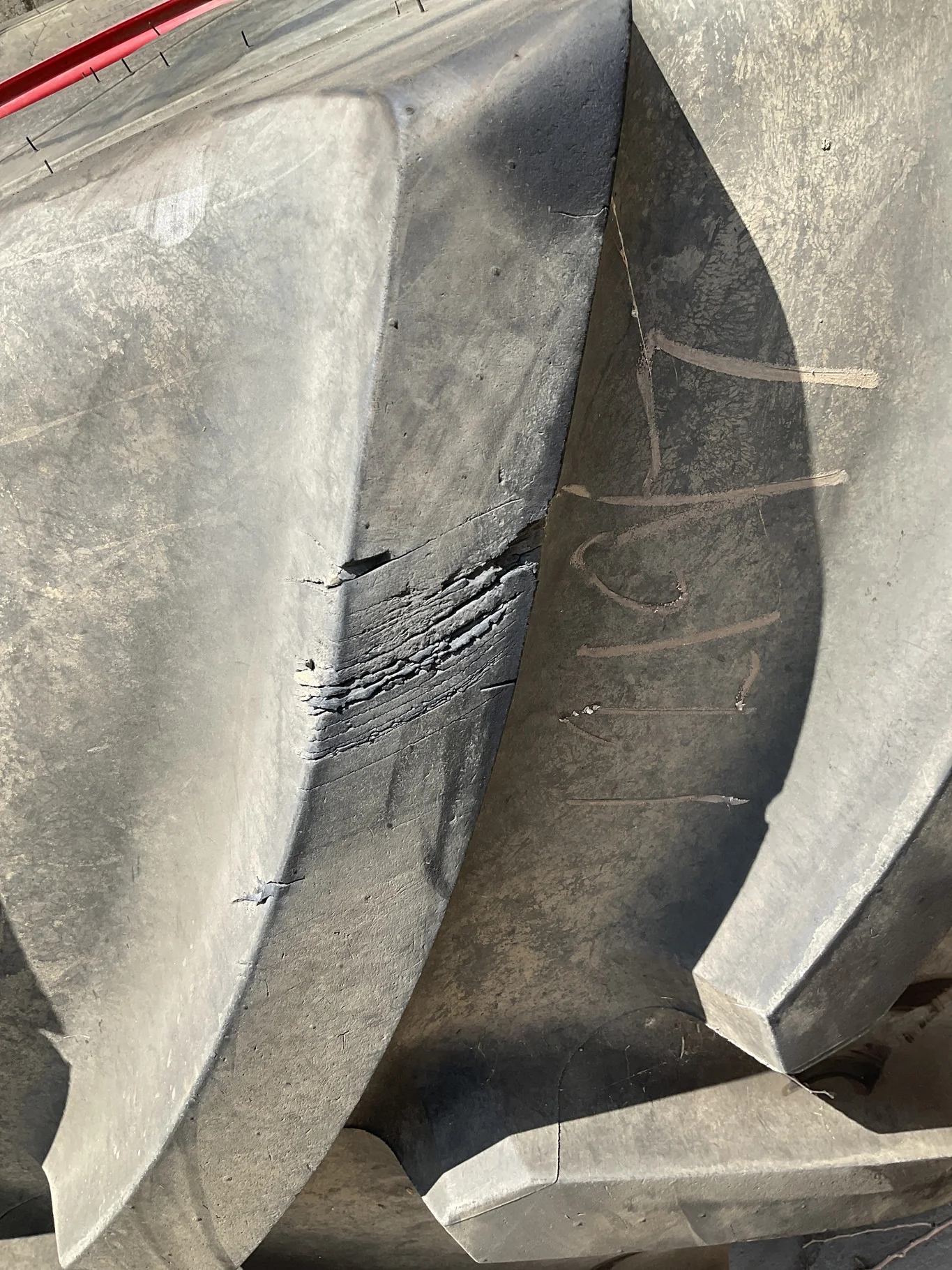 Used VF900/60R42 189D Michelin Axiobib2 TL R-1W 95-100% On 28 x 42 10-13.19-11.07 14"BS Fendt Red image 3