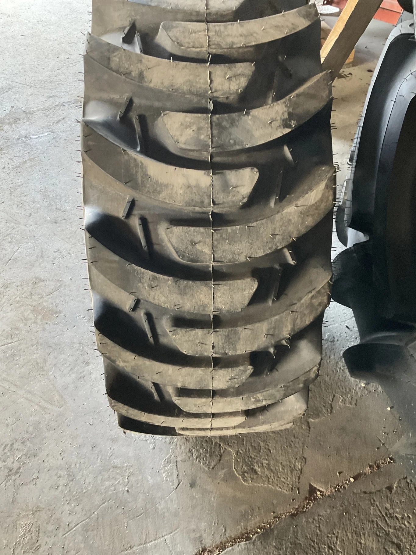 Take-Off 15-19.5 143A2 Galaxy The Marathoner TL R-4 95-100% On 11.75 x 19.5 8-8-6 3.25"BS Agco image 3
