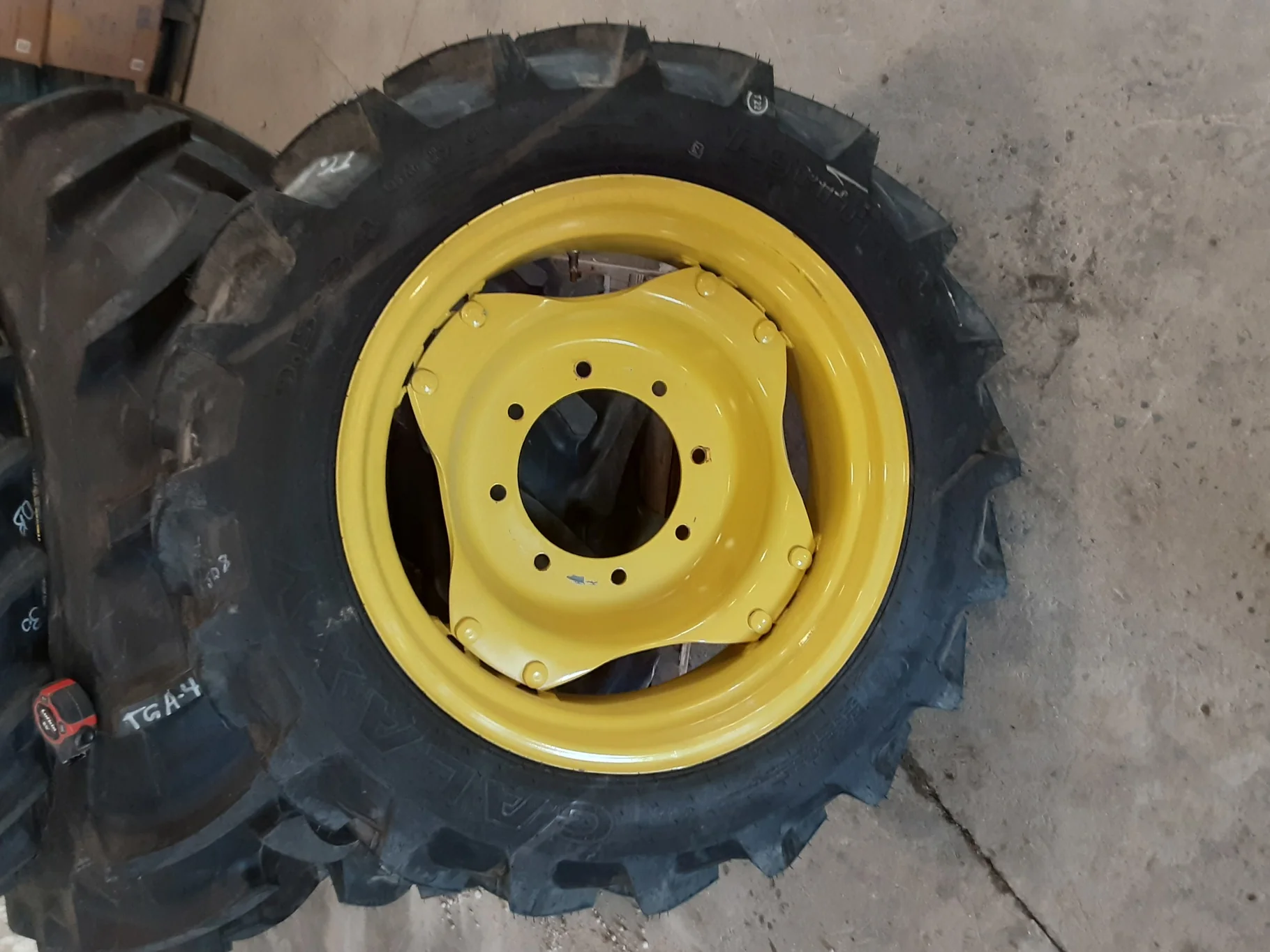 Take-Off 9.5-24 102A8 Galaxy Agritrac II R-1 TL On 8 x 24 8-10.875-8.75 GKN Yellow Wheel
