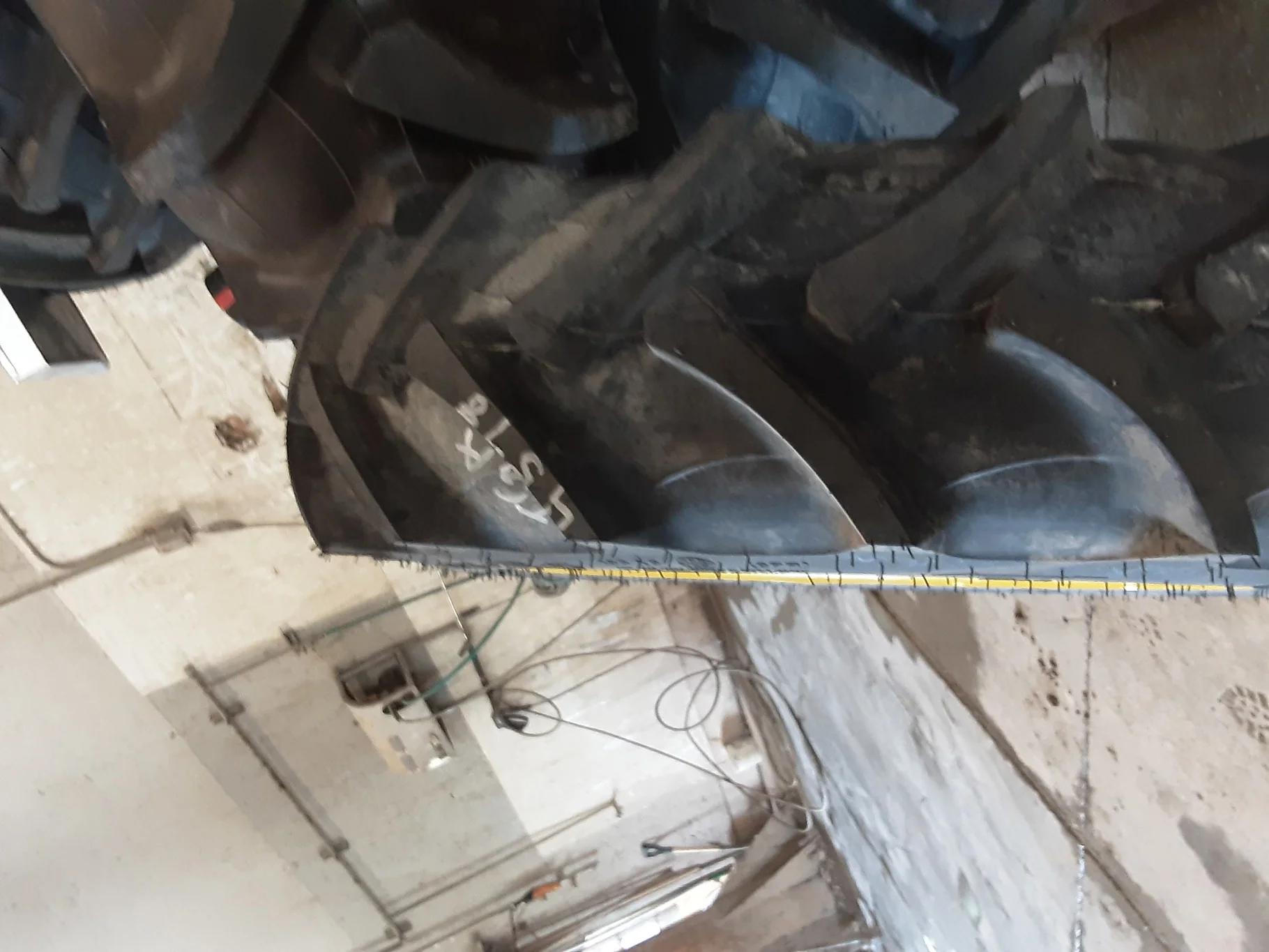 Take-Off 9.5-24 102A8 Galaxy Agritrac II R-1 TL On 8 x 24 8-10.875-8.75 GKN Yellow Wheel image 3