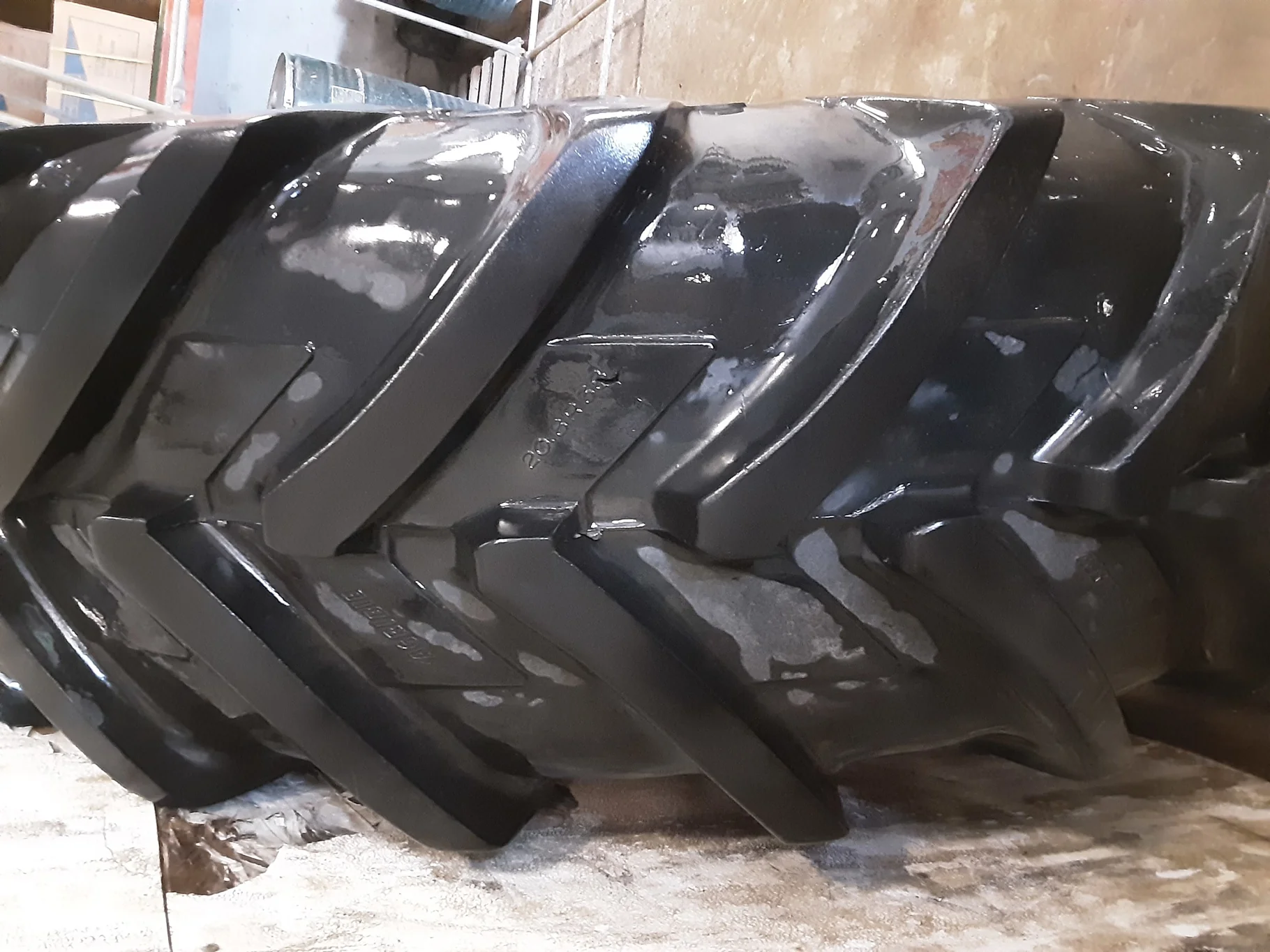 Used 20.8R38 Michelin AgriBib R-1W 153A8/150B TL 80-85% On 18 x 38 Fendt Red 10 Bolt (.937) Dual Wh image 3