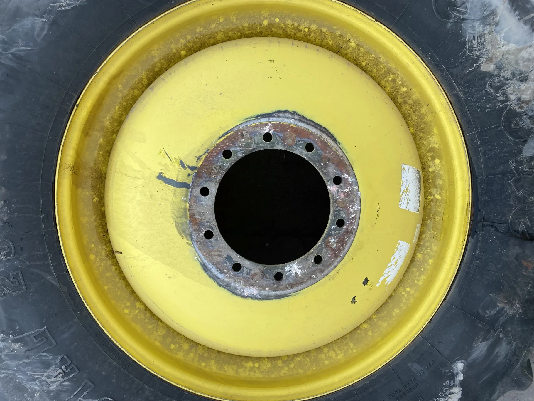 Used 20.8R42 Firestone 23 55% on a 18 x 42 JD Yellow 10 Bolt Inside Dolly Dual   (Lug Cuts, We image 3