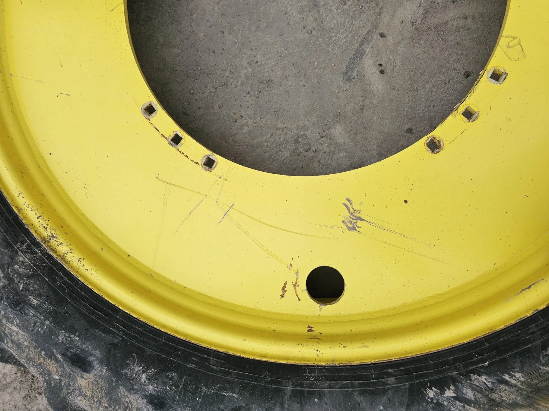 Used 70% 320/90R50 (12.4R50) Alliance 350 RC R1 153A8 on 10 x 50 JD 12-29.25-27.5 (4 groups of 3) image 6
