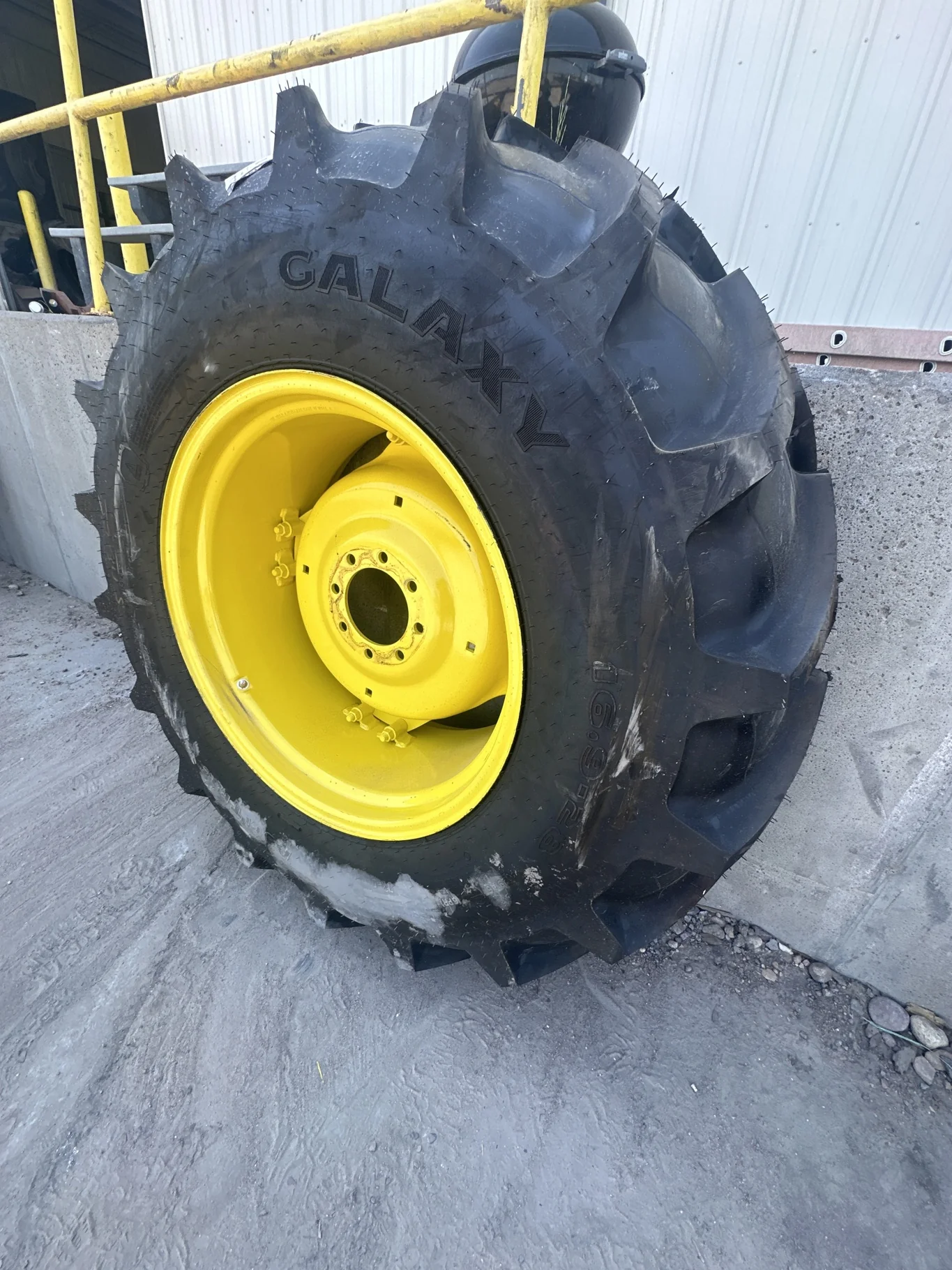 Take-Off 16.9-28 Galaxy Earthpro Bias R-1 D(8Ply) TL on a 15 X 28 JD Yellow 8 Bolt GKN Wheel (