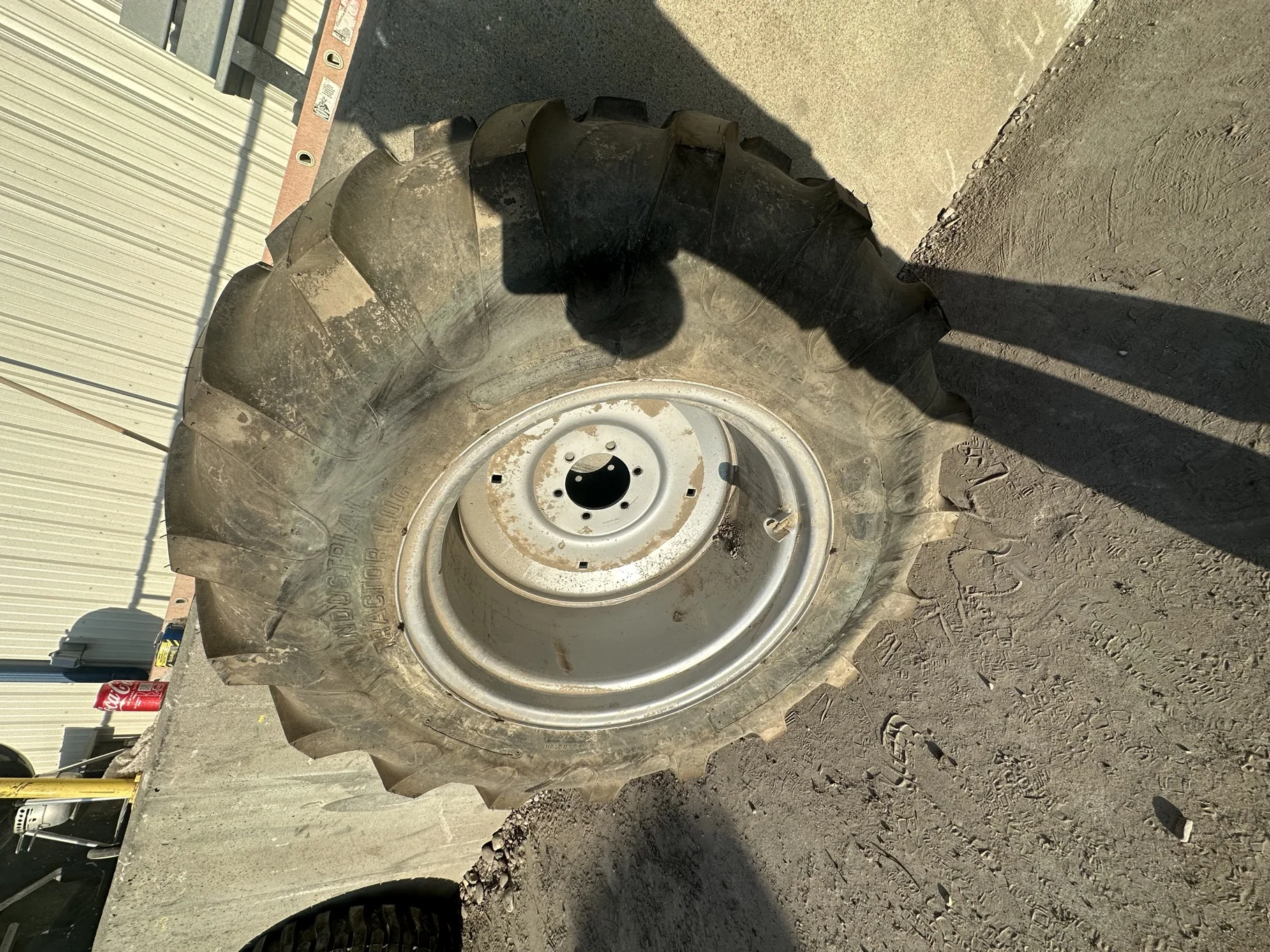 Take-Off 17.5L-24/8 Titan Industrial Tractor Lug R-4 TL On 15 X 24 6-20.25 6 Loop Silver Wheel