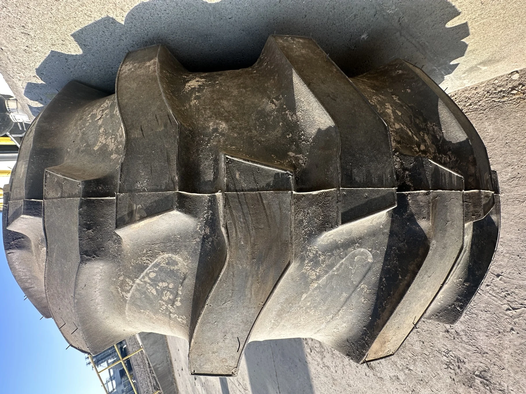Take-Off 17.5L-24/8 Titan Industrial Tractor Lug R-4 TL On 15 X 24 6-20.25 6 Loop Silver Wheel image 4