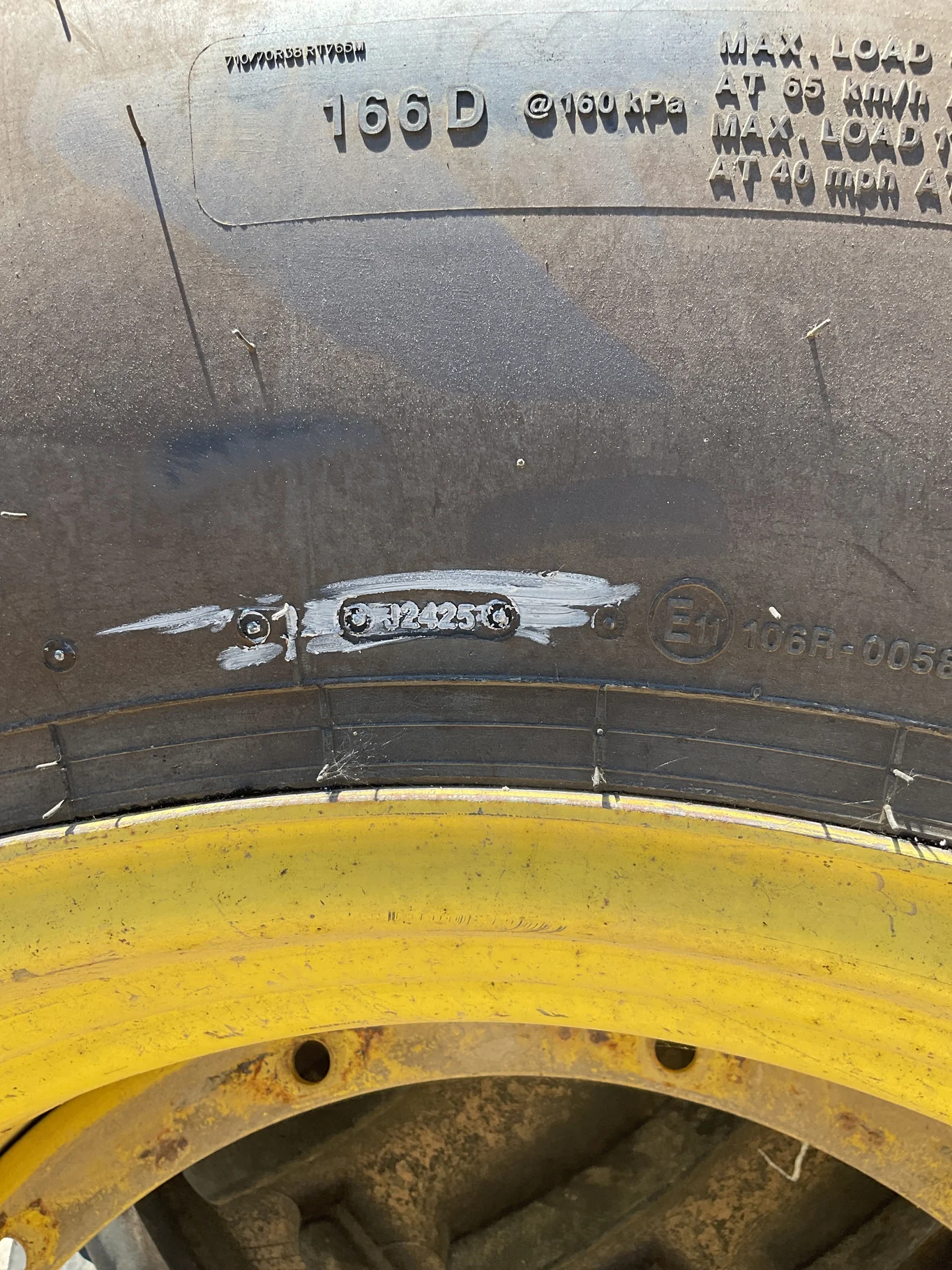 Used 710/70R38 166D BKT Agrimax RT765M TL R-1W 85-90% On 23X 38 12-32.047-30.078 9"BS Titan Yellow image 3