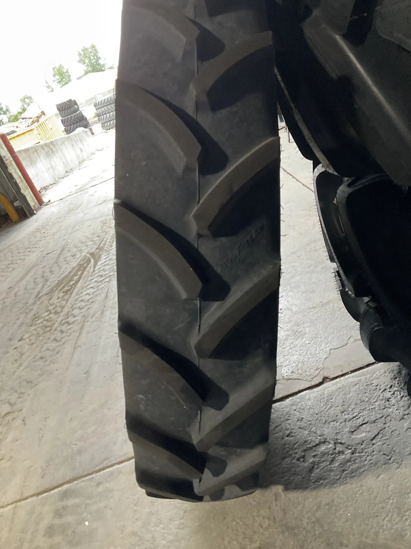 Used IF320/80R42 150D Goodyear Optitrac TL R-1W 90-95% On 10 x 42 10-13.19-11.07 10.50"BS Yellow image 3