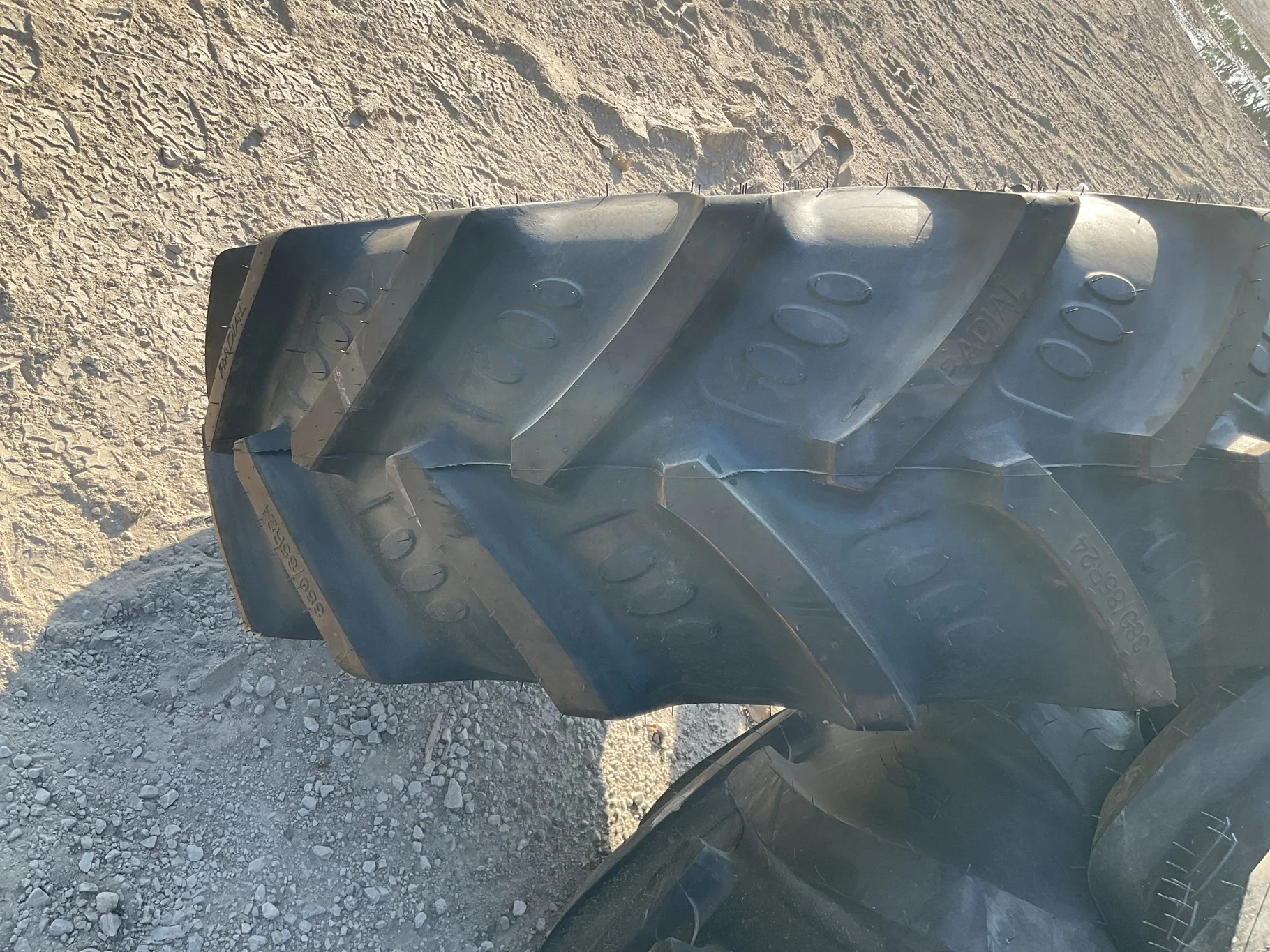 Take-Off 380/85R24 131A8 BKT Agrimax RT855 TL R-1W 95-100% On 12 x 24 8-10.82-8.78 5"BS WIL Yellow image 2