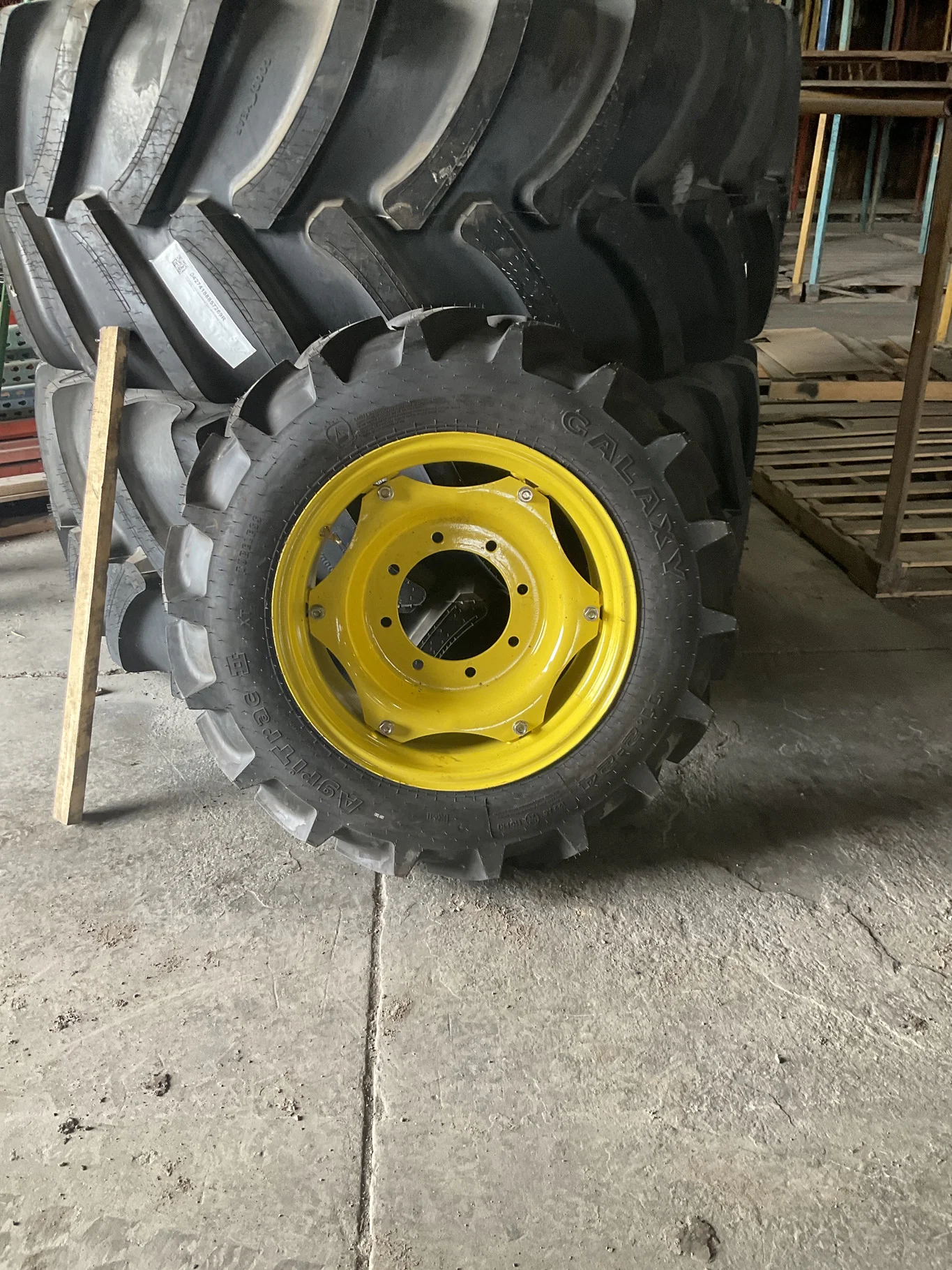 Take-Off 11.2-24 122A6 Galaxy AgriTrac 2 TL R-1 95-100% On 10 x 24 8-10.82-8.78 4.875"BS Yellow image 2