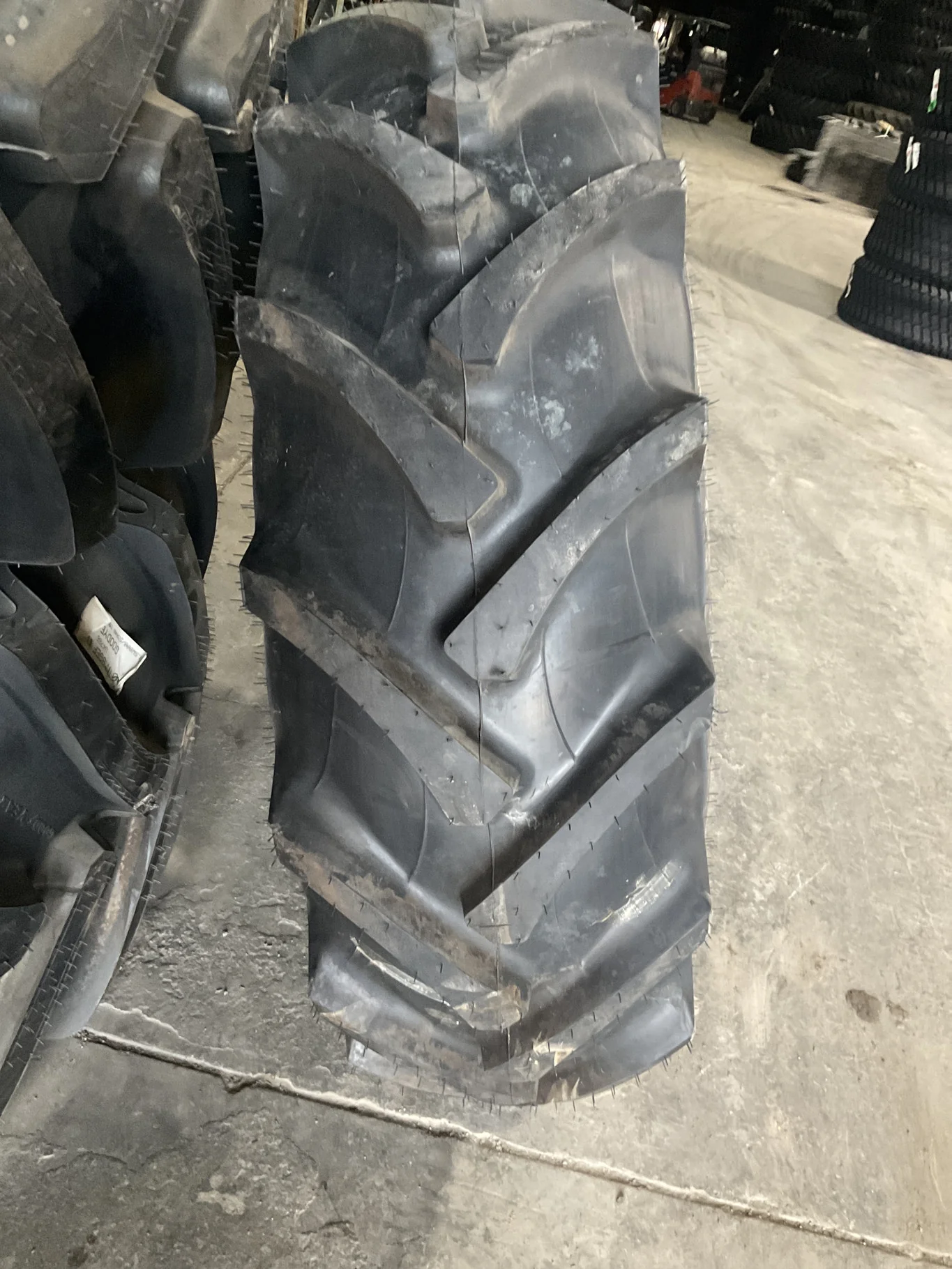 Take-Off 16.9-28 125A8 Galaxy AgriTrac 2 TL R-1 95-100% On 15 x 28 8-8-6 9.125"BS Yellow 4/2 Clamp image 3