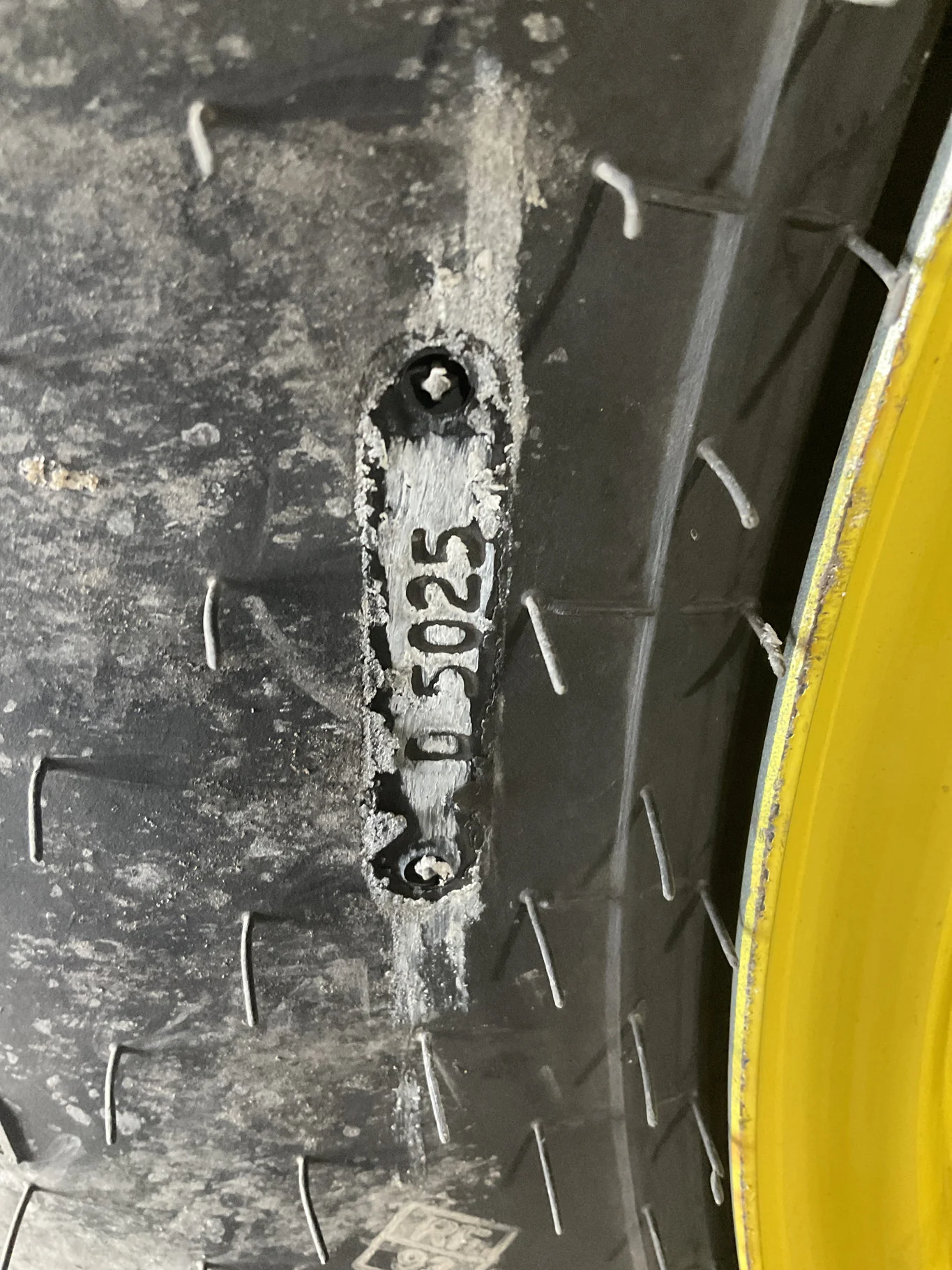 Take-Off 16.9-28 125A8 Galaxy AgriTrac 2 TL R-1 95-100% On 15 x 28 8-8-6 9.125"BS Yellow 4/2 Clamp image 4