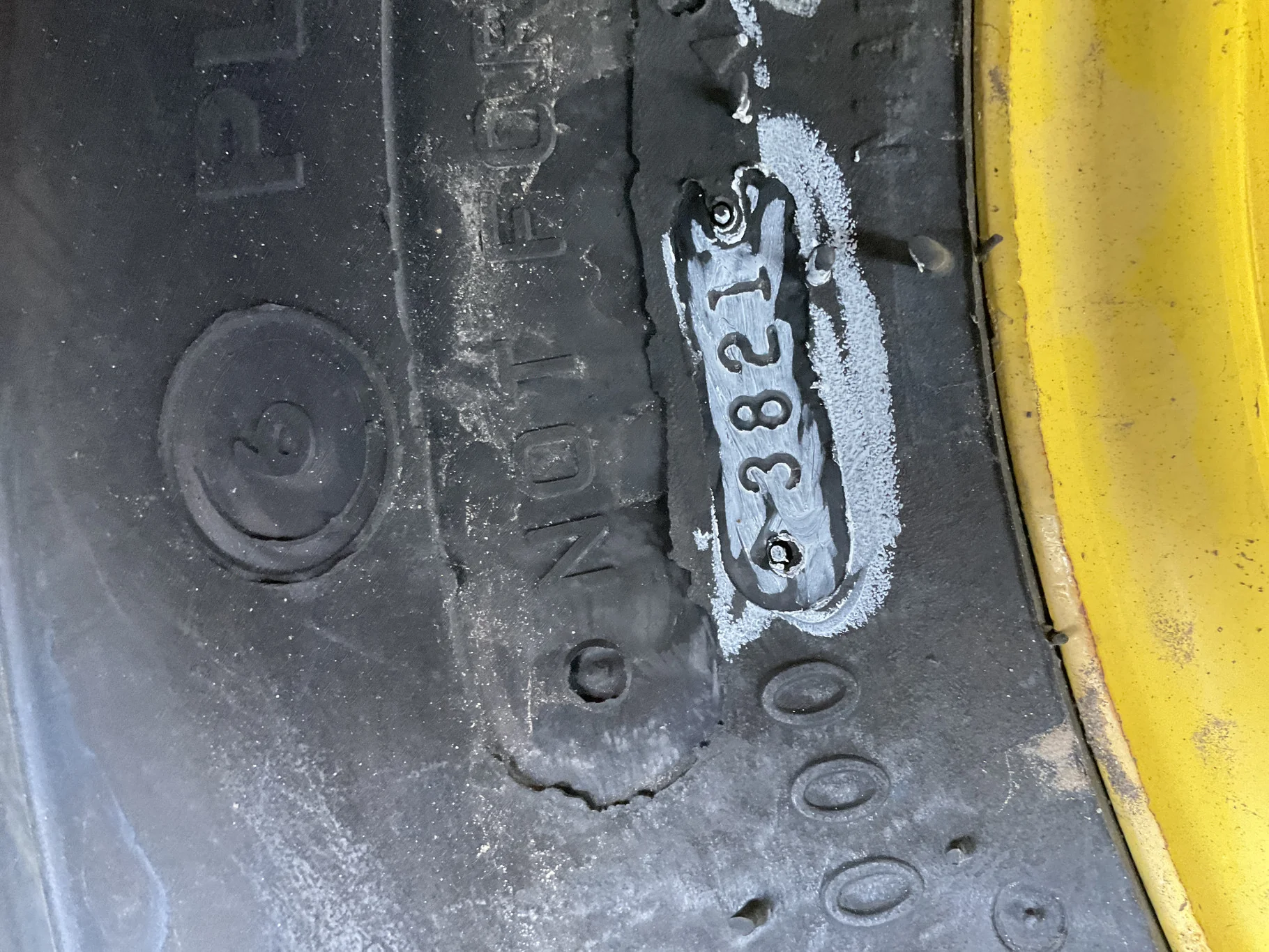 Take-Off 21.5L-16.1 6-Ply Firestone Turf & Field TL R-3 95-100% On 18 x 16.1 8-8-6 5.50"BS Yellow image 3