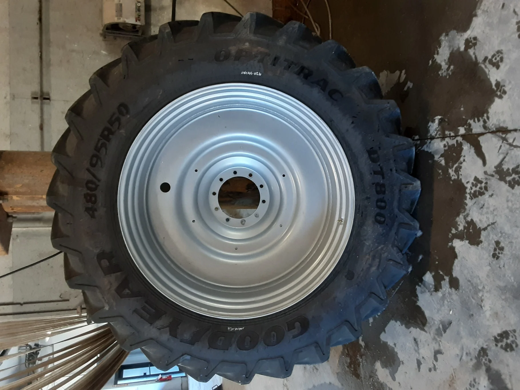 Used 480/95R50 Goodyear Optitrac DT800 164B R-1W TL 95% on a 15 x 50 10-13.189-11.07 CIH S Dual Whee