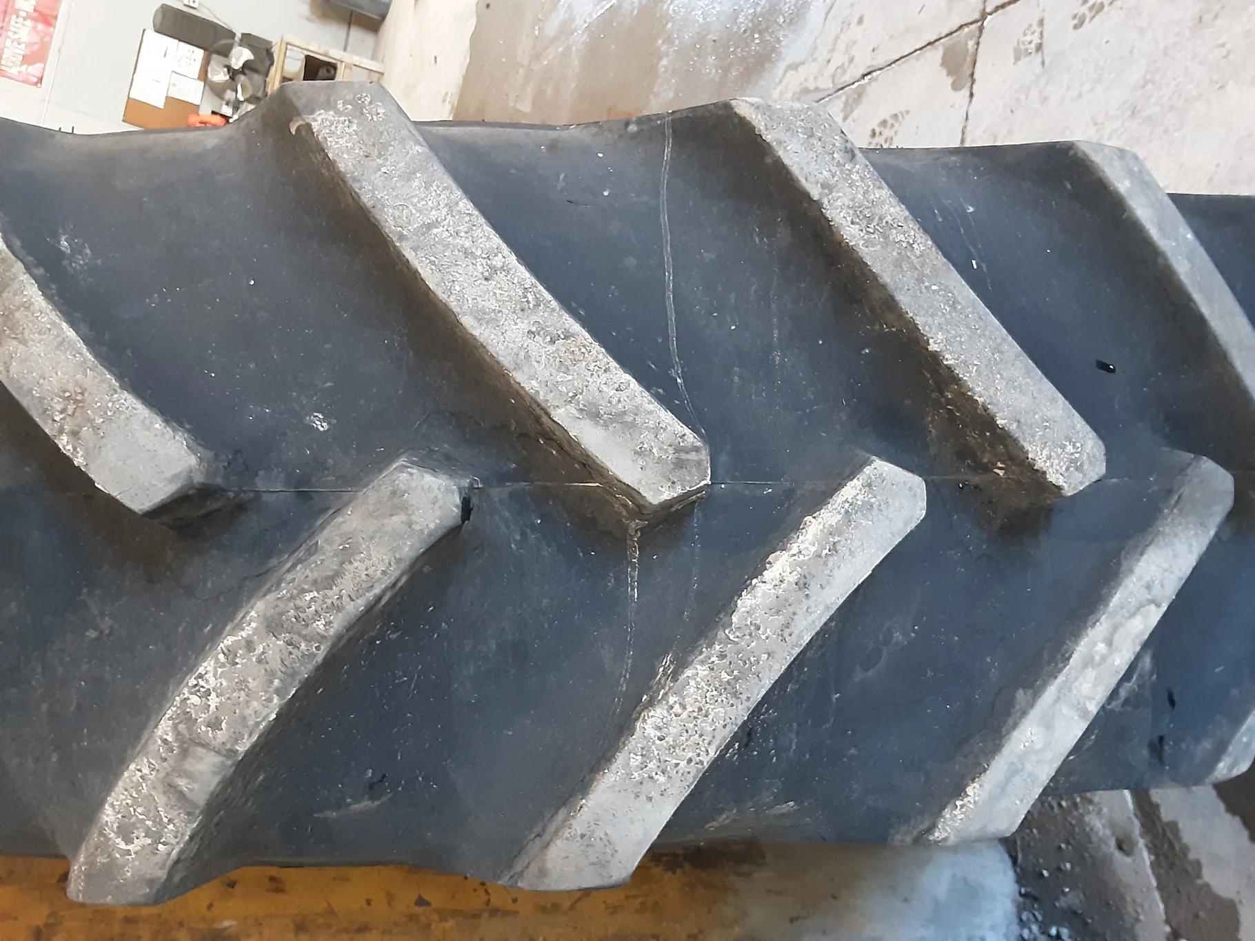 Used 480/95R50 Goodyear Optitrac DT800 164B R-1W TL 95% on a 15 x 50 10-13.189-11.07 CIH S Dual Whee image 4