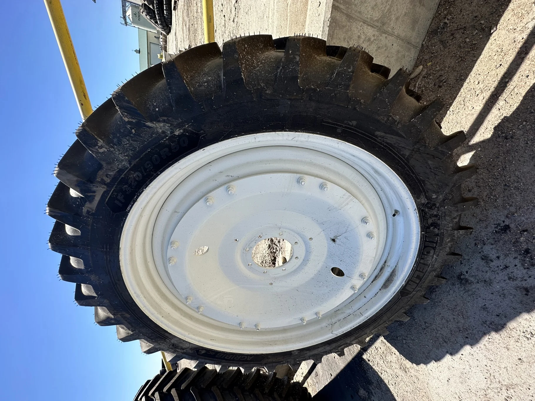 Take-Off IF320/90R50 Michelin AgriBib Row Crop 158B TL on 10 X 50  8-10.826 NH W Waffle Wheel