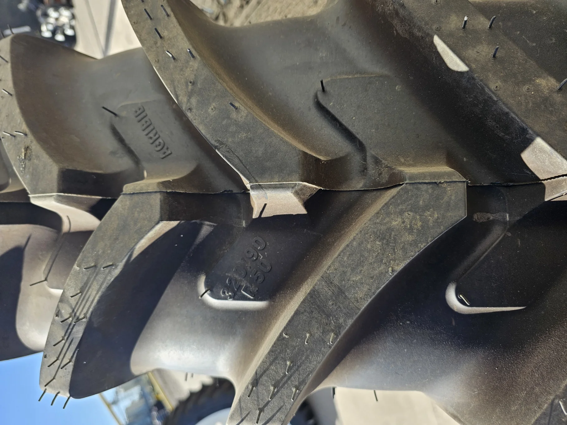 Take-Off IF320/90R50 Michelin AgriBib Row Crop R1W 158B on 10 x 50 8-10.82-8.78 NH W Stub Disc Wheel image 3