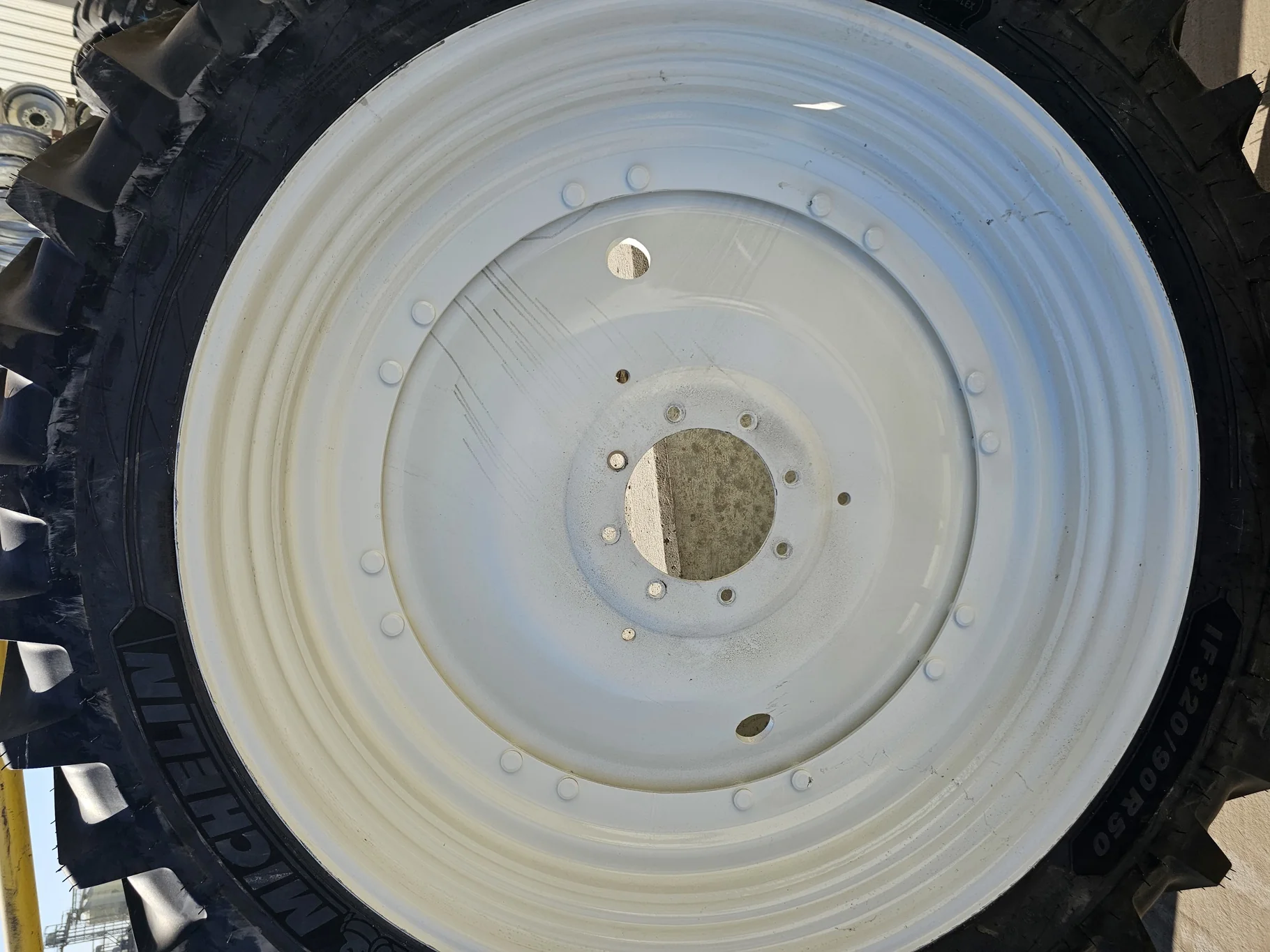 Take-Off IF320/90R50 Michelin AgriBib Row Crop R1W 158B on 10 x 50 8-10.82-8.78 NH W Stub Disc Wheel image 4