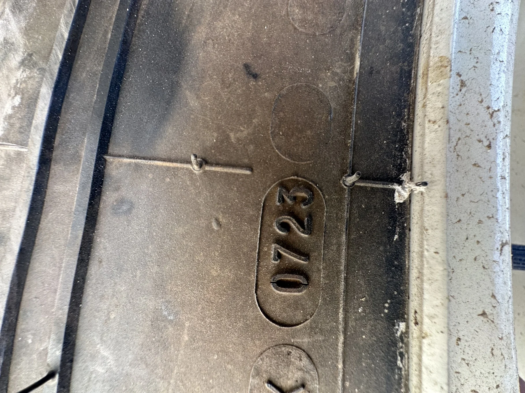 Take-Off 320/85R34 (12.4R34) Michelin AgriBib 2 R-1W 133A8/133B TL on a 10 X 34 NH White Stub Disc image 7