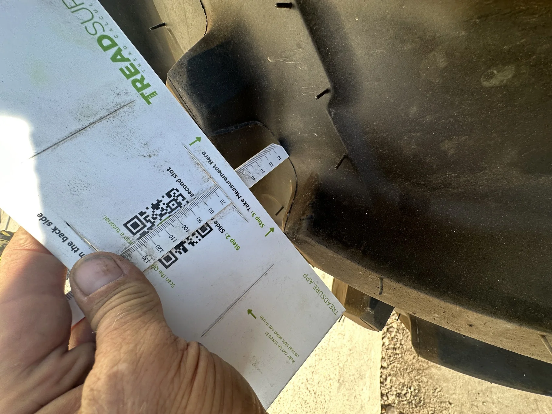Take-Off 320/85R34 (12.4R34) Michelin AgriBib 2 R-1W 133A8/133B TL on a 10 X 34 NH White Stub Disc image 8