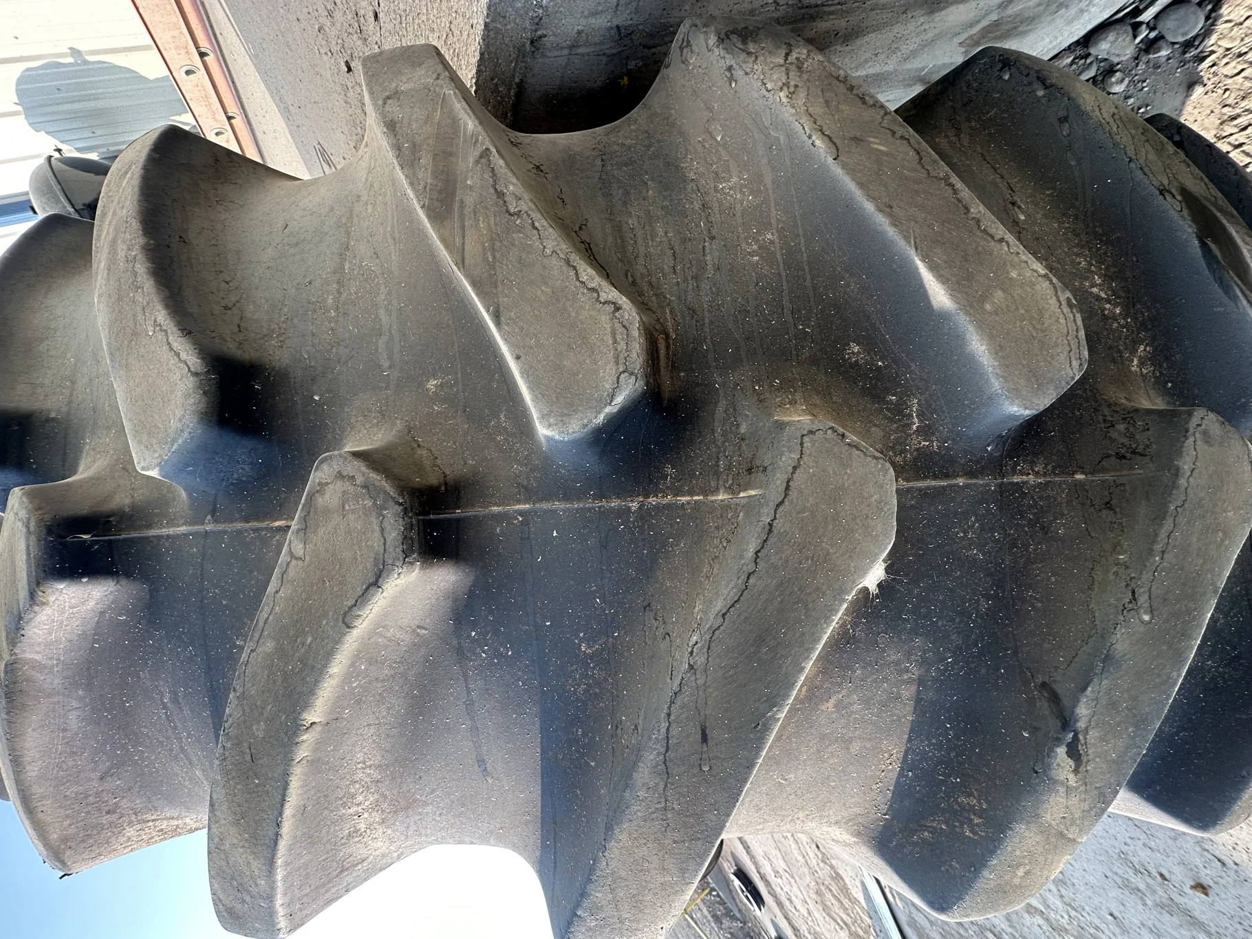 Used 520/85R42 Firestone Radial Deep Tread 23 R-1W 157B TL 85% on 18 x 42 JD Stub Disc - Fair Condi image 3