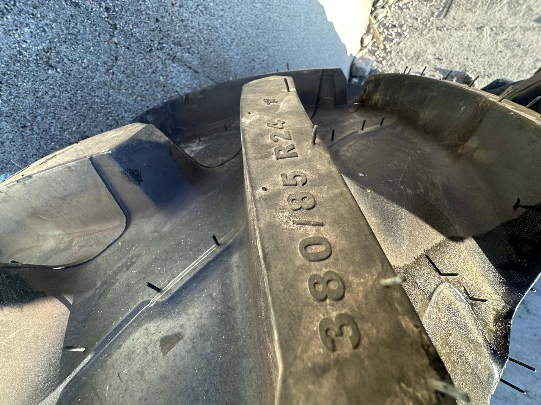 Take-Off 380/85R24 Michelin AgriBib2 R-1W 130A8/127B TL on a 12 X 24 JD Yellow 2 Bolt GKN Waffle Wh image 5
