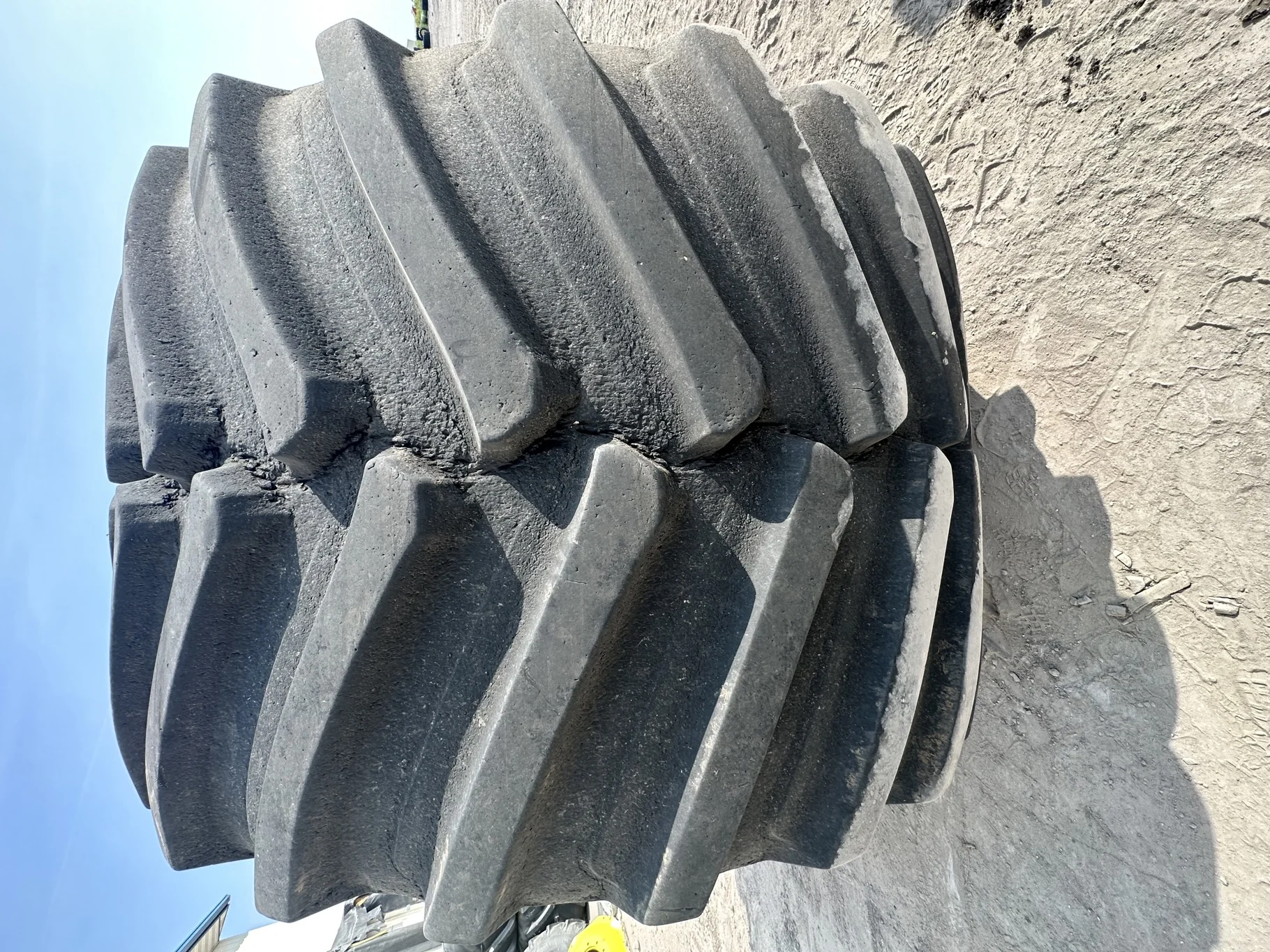 Used IF1250/50R32 CFO Firestone Radial Deep Tread 23 R-1W 195B TL 75% on 44 X 32 JD 10 Bolt 3 Piece image 3
